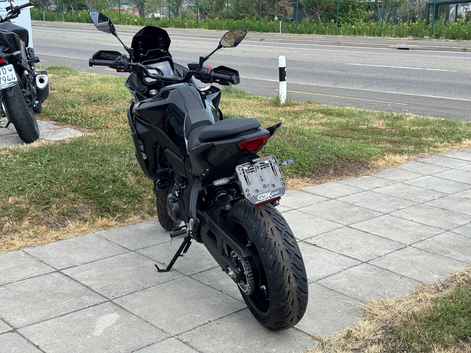 YAMAHA Tracer 7-showroom-element-2