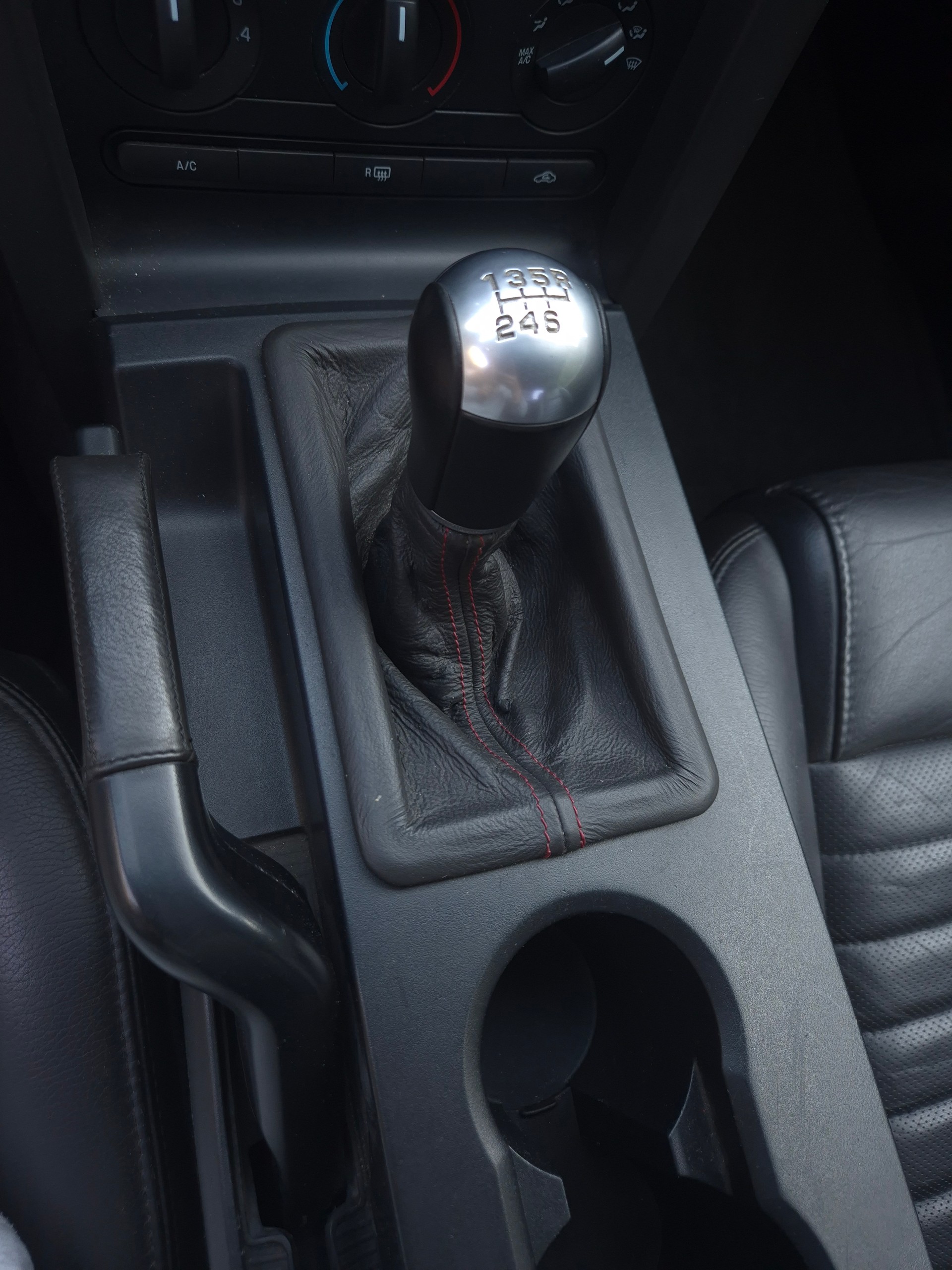 FORD Mustang Shelby GT500 SVT-image-21