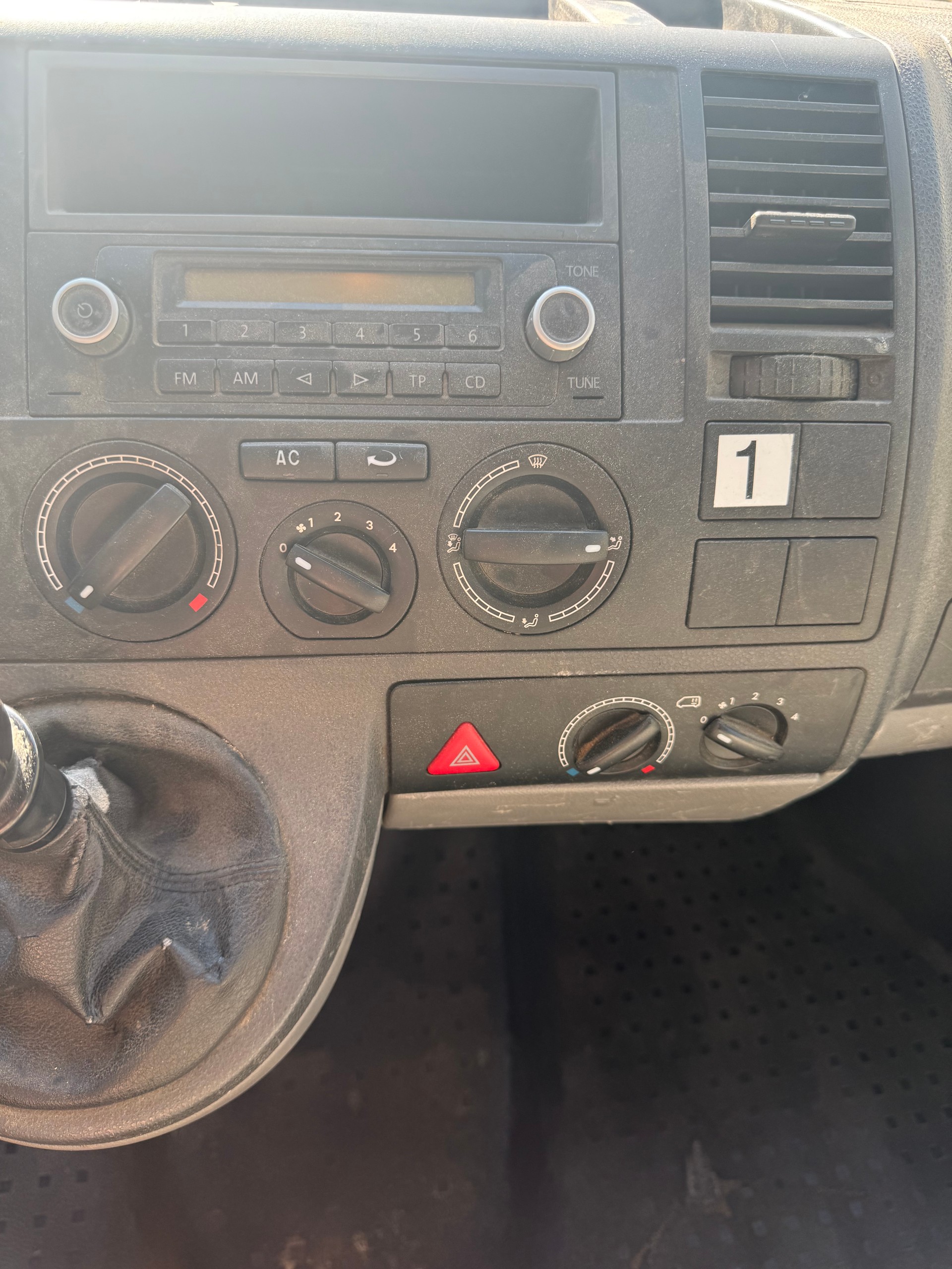 VW T5 Caravelle Trend 1.9 TDI PD-image-3