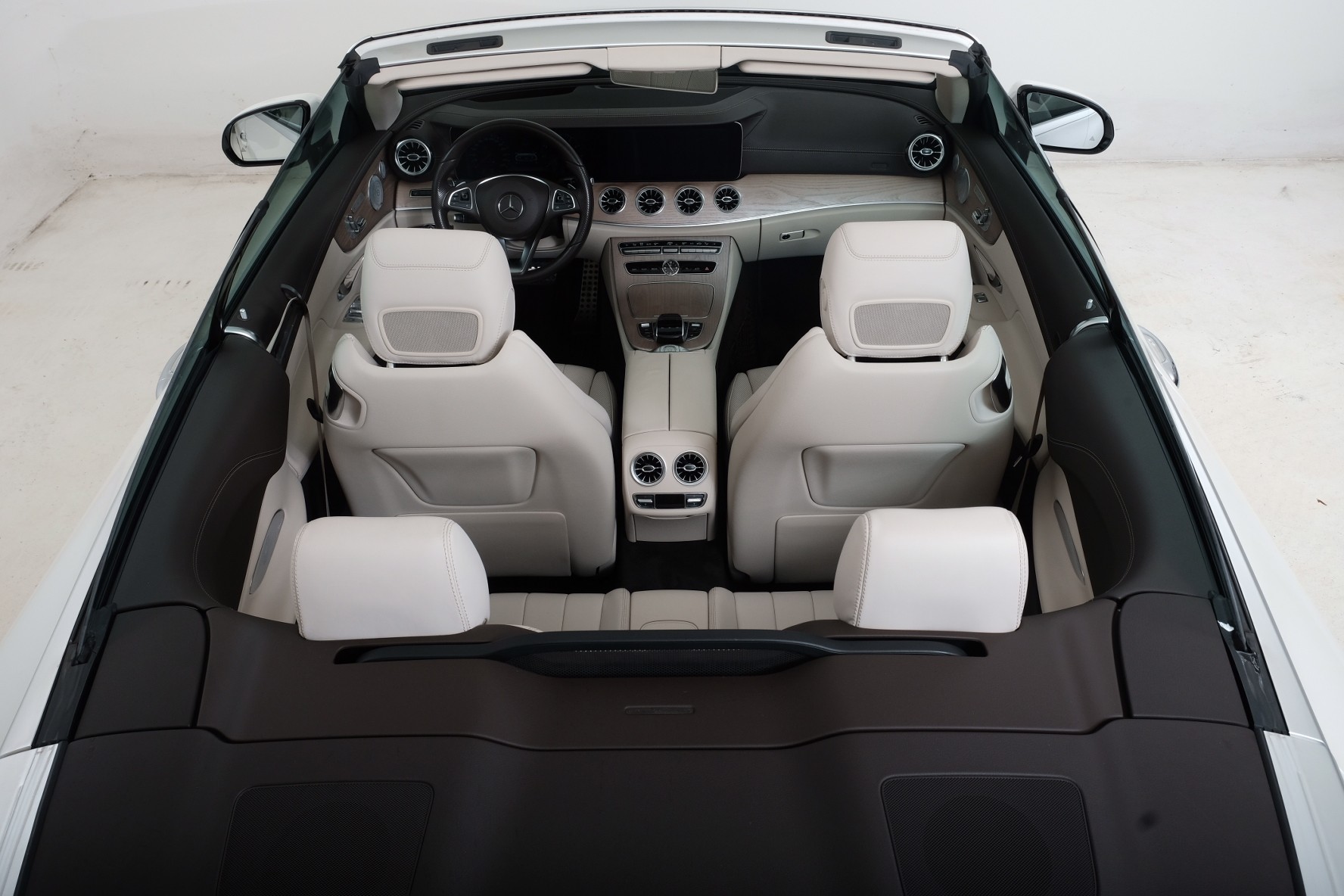 MERCEDES-BENZ E 200 Cabriolet AMG Line 4 Matic 9G-Tronic-image-14