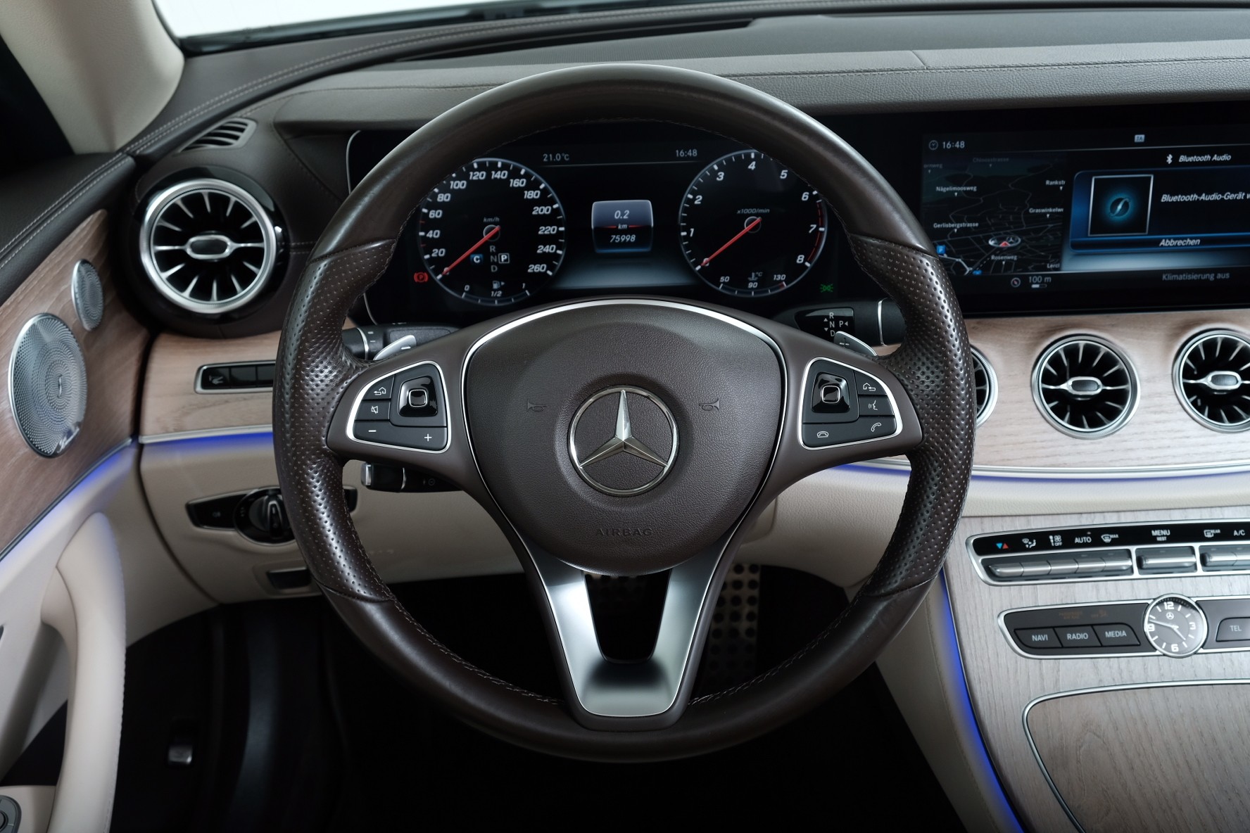 MERCEDES-BENZ E 200 Cabriolet AMG Line 4 Matic 9G-Tronic-image-9