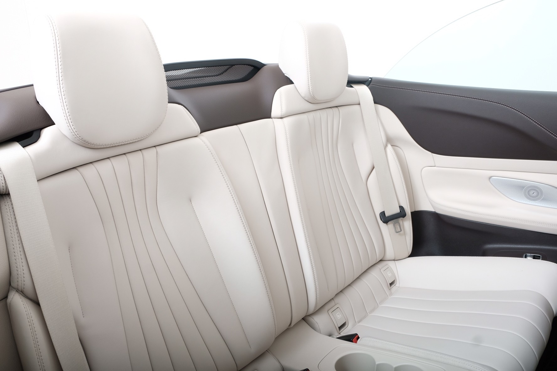 MERCEDES-BENZ E 200 Cabriolet AMG Line 4 Matic 9G-Tronic-image-13