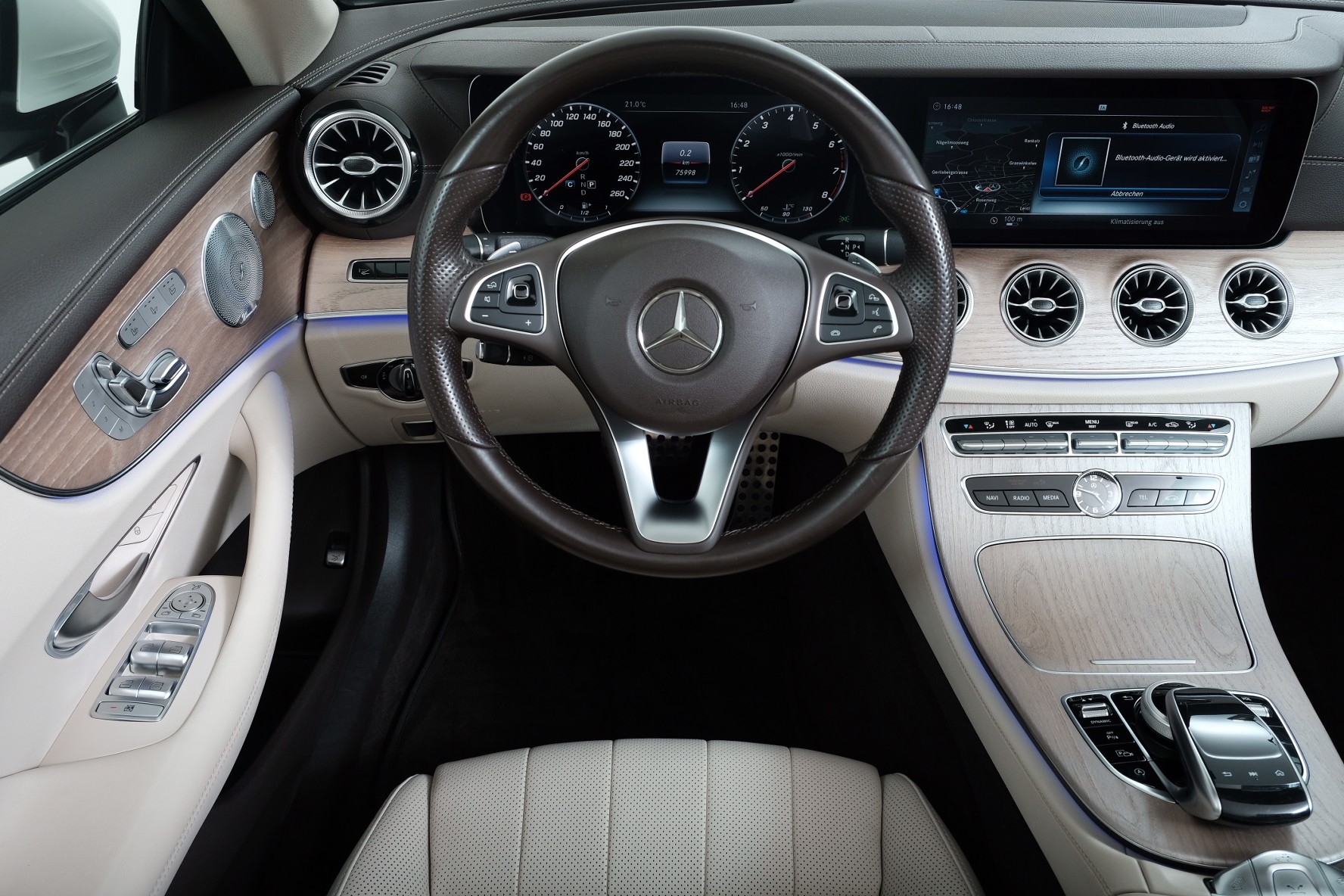 MERCEDES-BENZ E 200 Cabriolet AMG Line 4 Matic 9G-Tronic-image-8