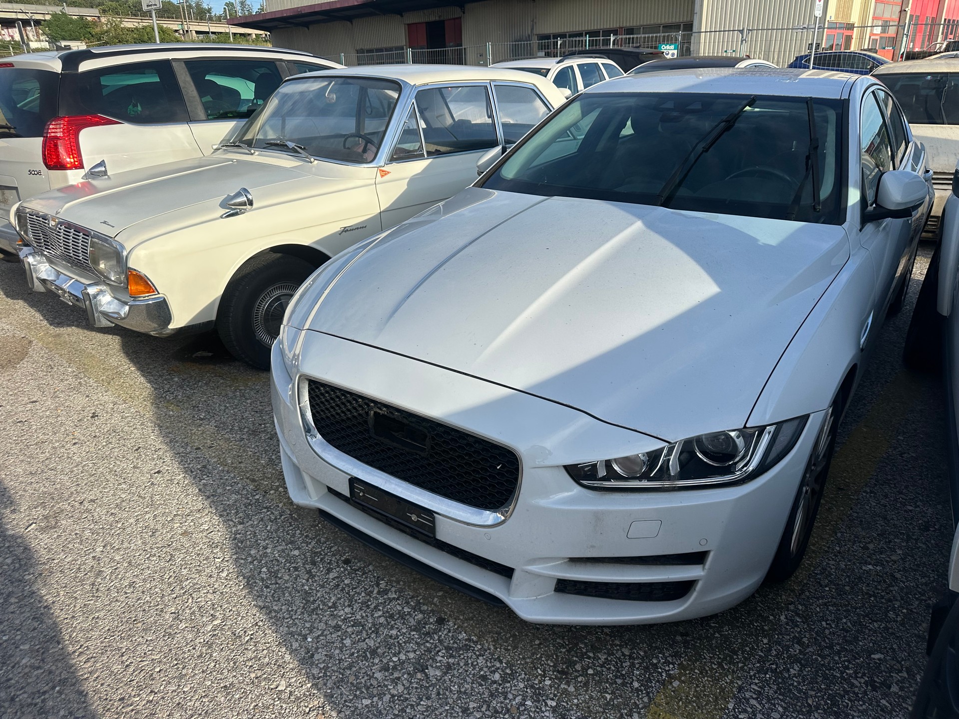 JAGUAR XE E-Performance 20d Pure Automat-image-1