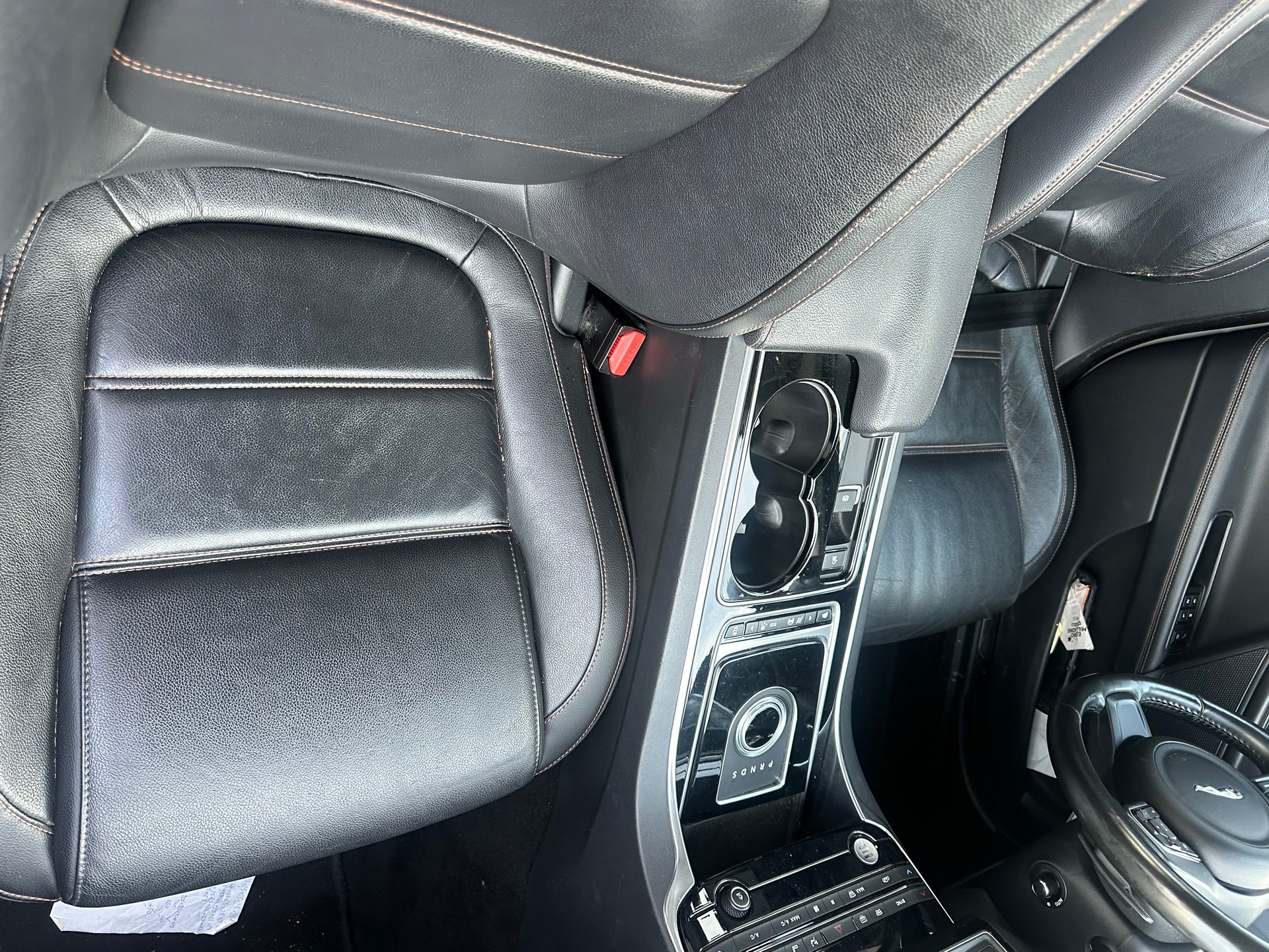 JAGUAR XE E-Performance 20d Pure Automat-image-9