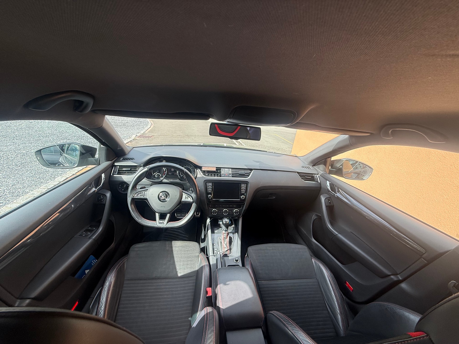 SKODA Octavia Combi 2.0 TSI RS DSG-image-9