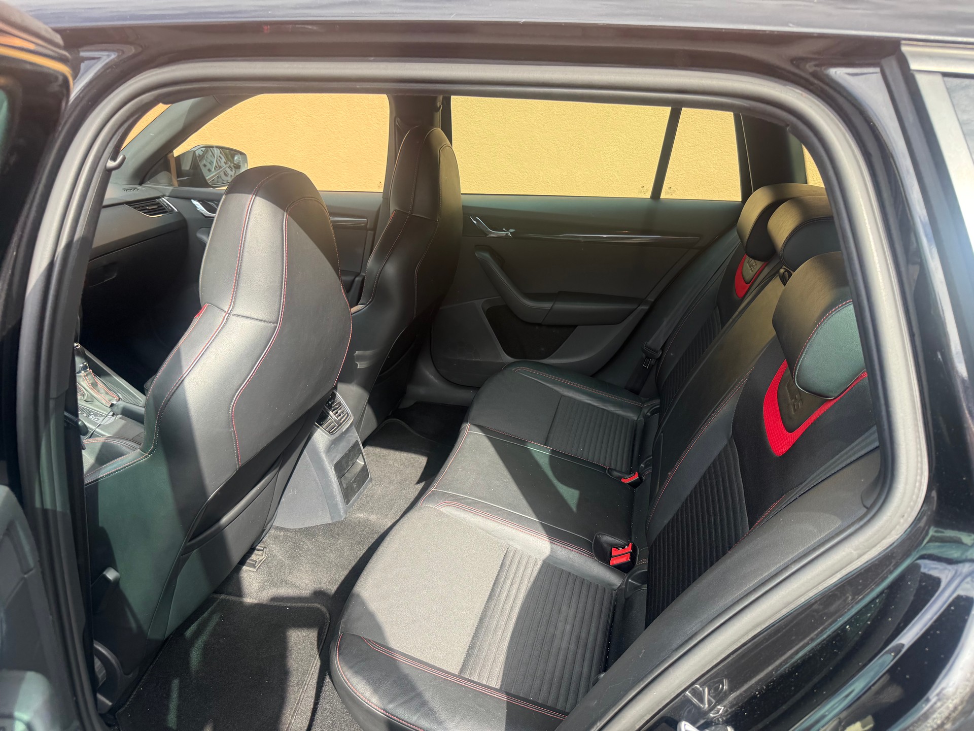 SKODA Octavia Combi 2.0 TSI RS DSG-image-8