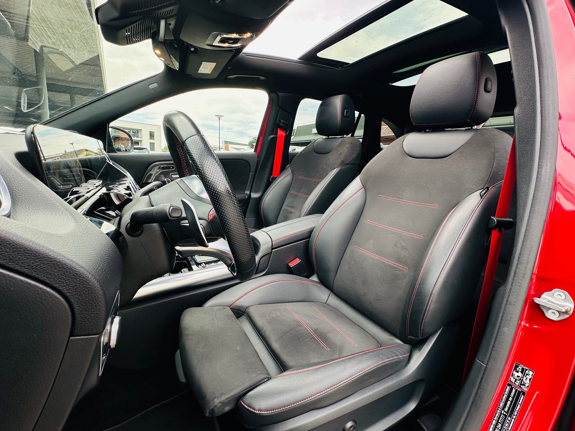 MERCEDES-BENZ GLA 35 AMG 4Matic 8G-Speedshift DCT-image-21