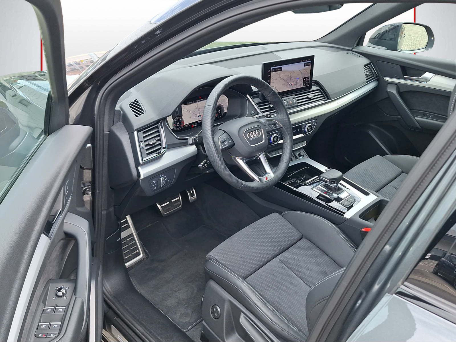 AUDI Q5 40 TDI Black Edition quattro S-tronic-image-5