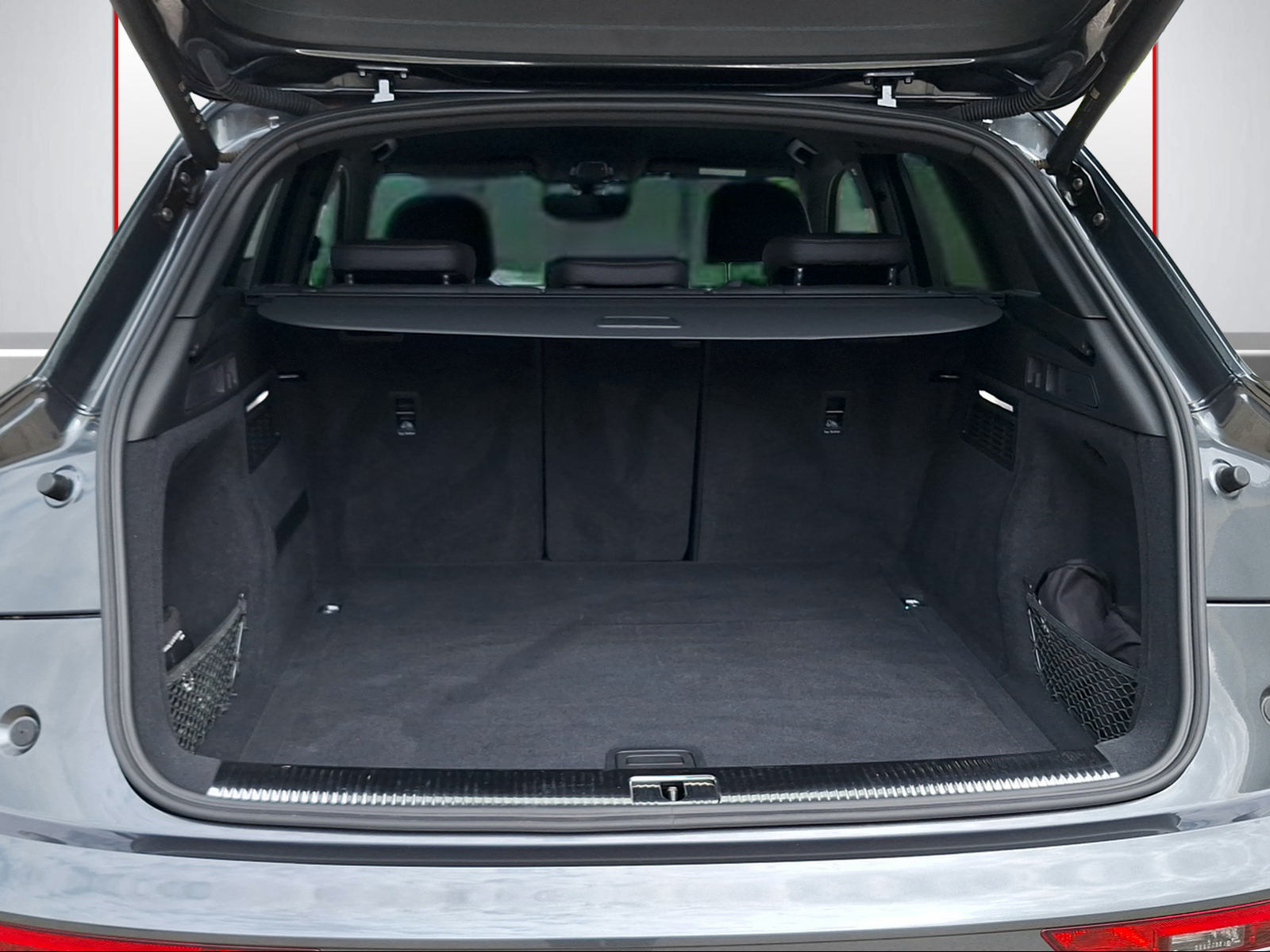 AUDI Q5 40 TDI Black Edition quattro S-tronic-image-11