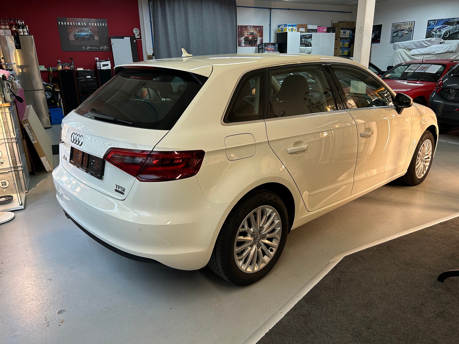 AUDI A3 Sportback 1.8 TFSI Ambiente quattro S-tronic-image-3