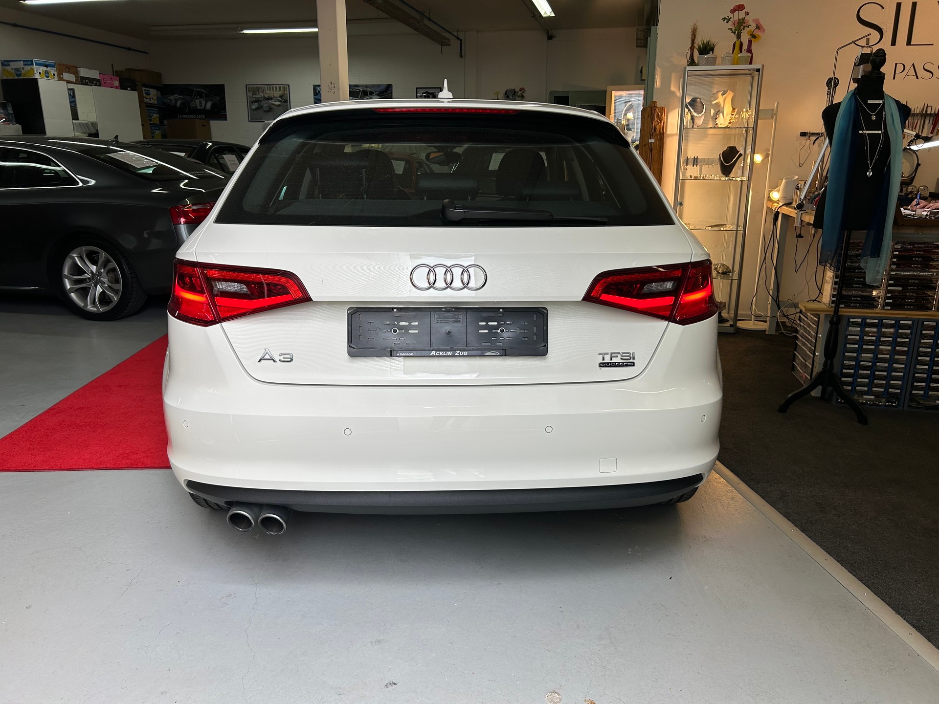 AUDI A3 Sportback 1.8 TFSI Ambiente quattro S-tronic-image-2