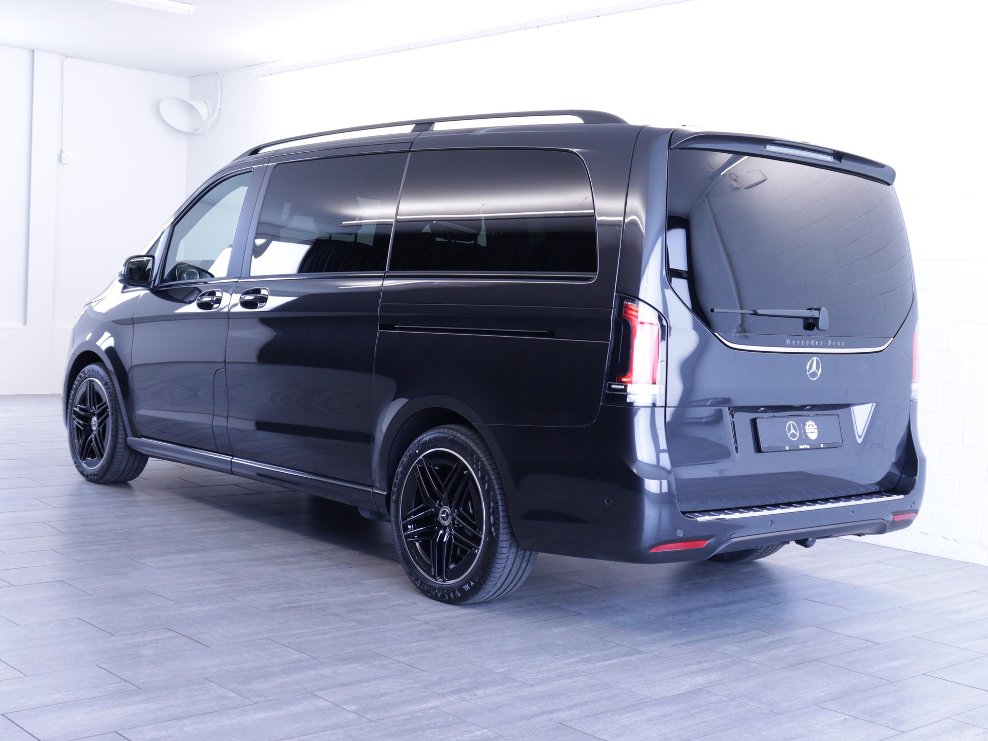 MERCEDES-BENZ V 300 d Swiss Ed. lang 4matic Van-image-3