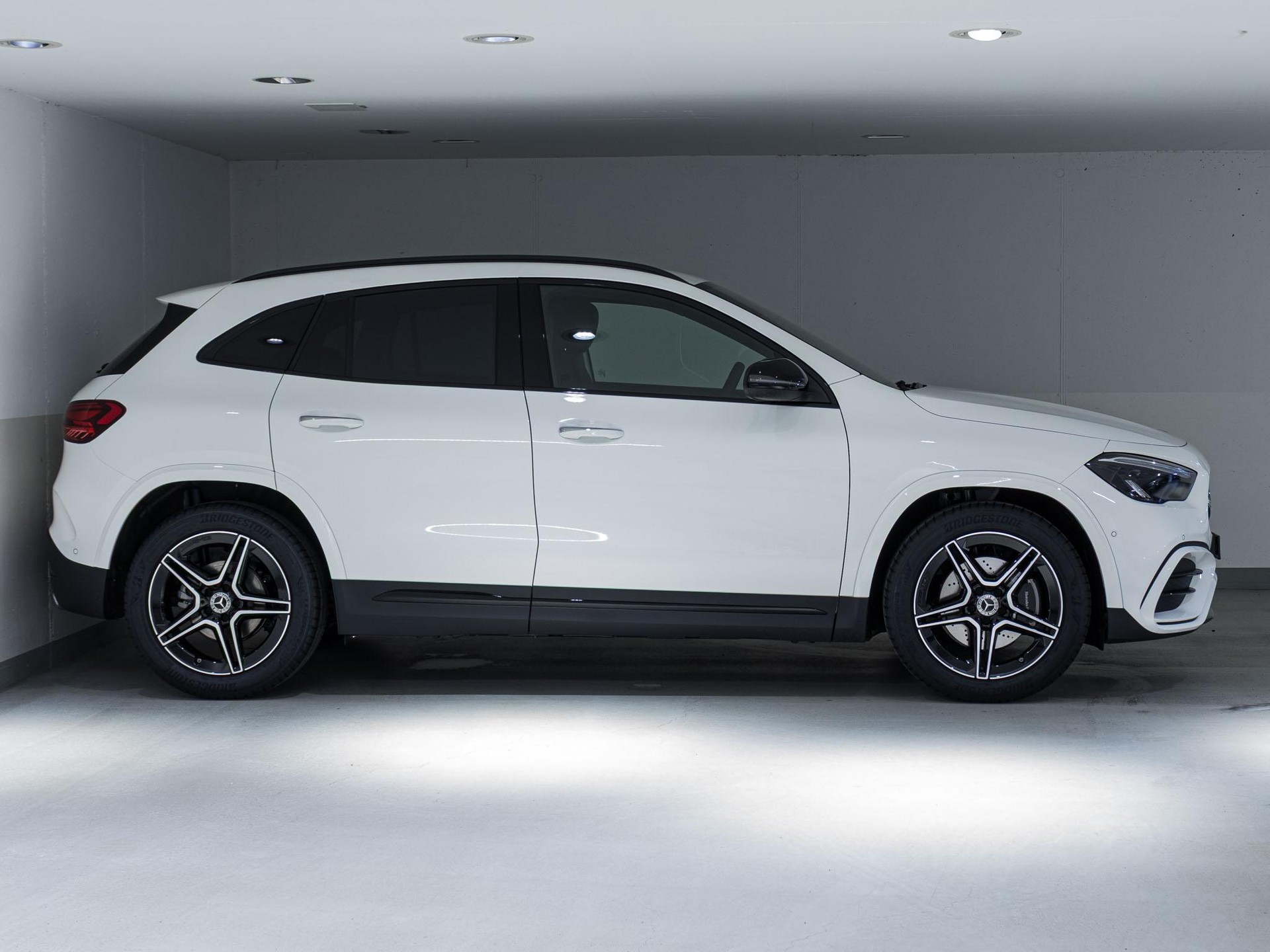 MERCEDES-BENZ GLA 200 Night Star-image-1