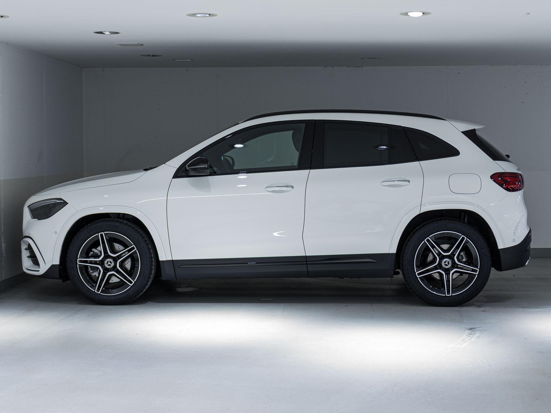 MERCEDES-BENZ GLA 200 Night Star-image-4