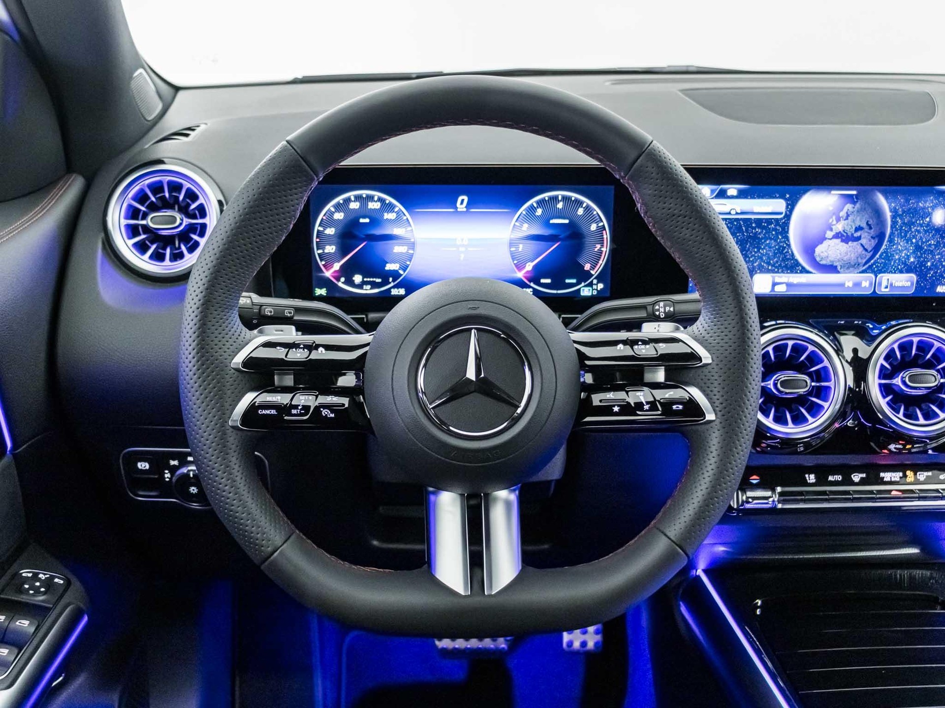 MERCEDES-BENZ GLA 200 Night Star-image-9
