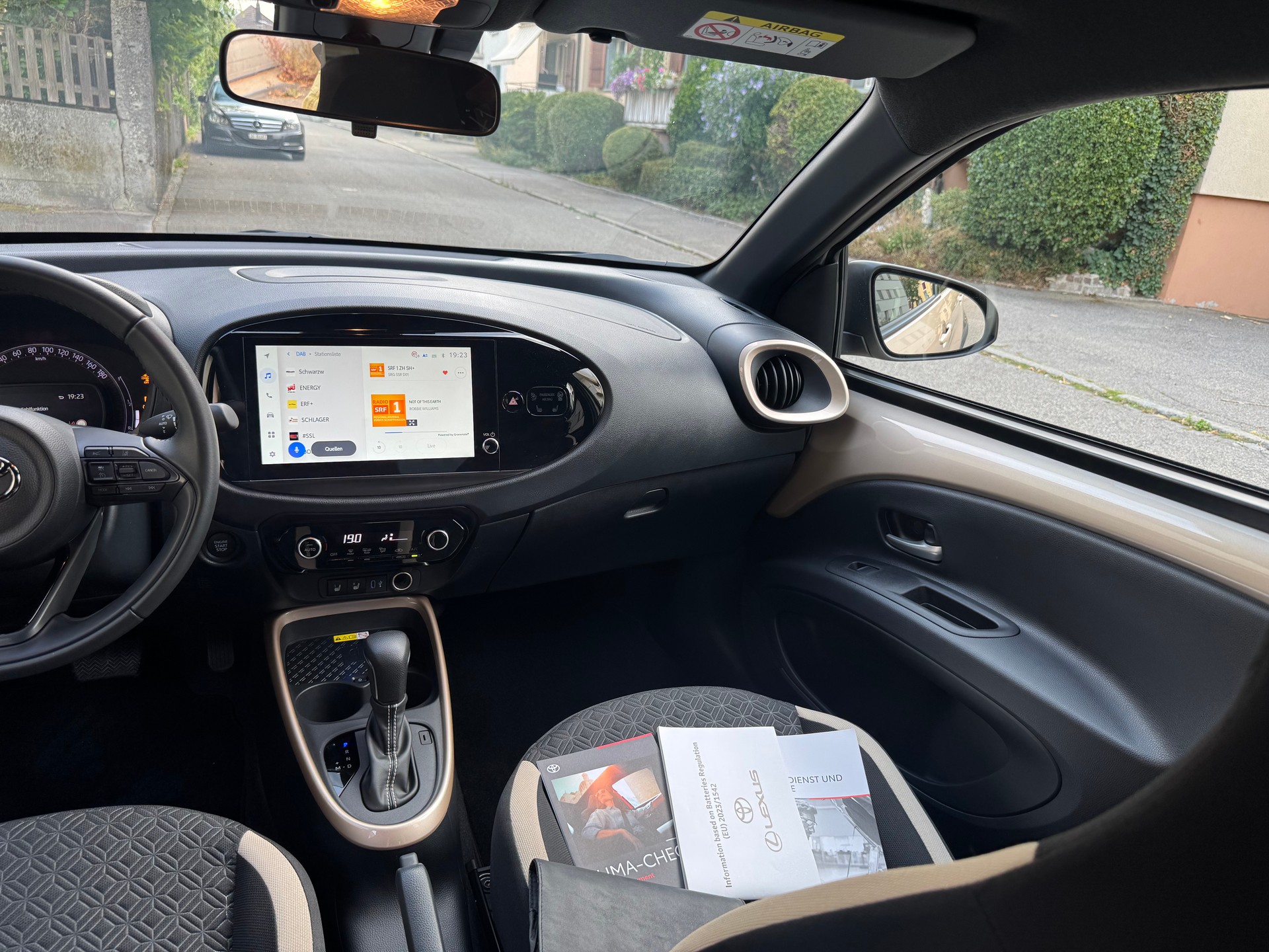 TOYOTA Aygo X 1.0 VVT-i Trend CVT-image-2