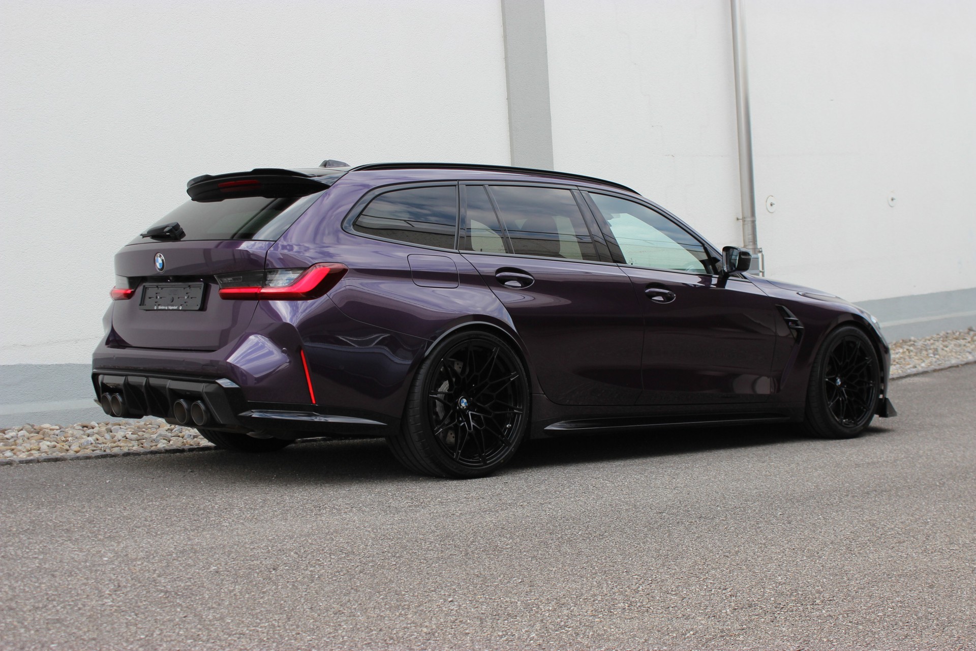 BMW M3 Touring xDrive Competition Individual DAYTONA VIOLETT *AKRAPOVIč*-image-0