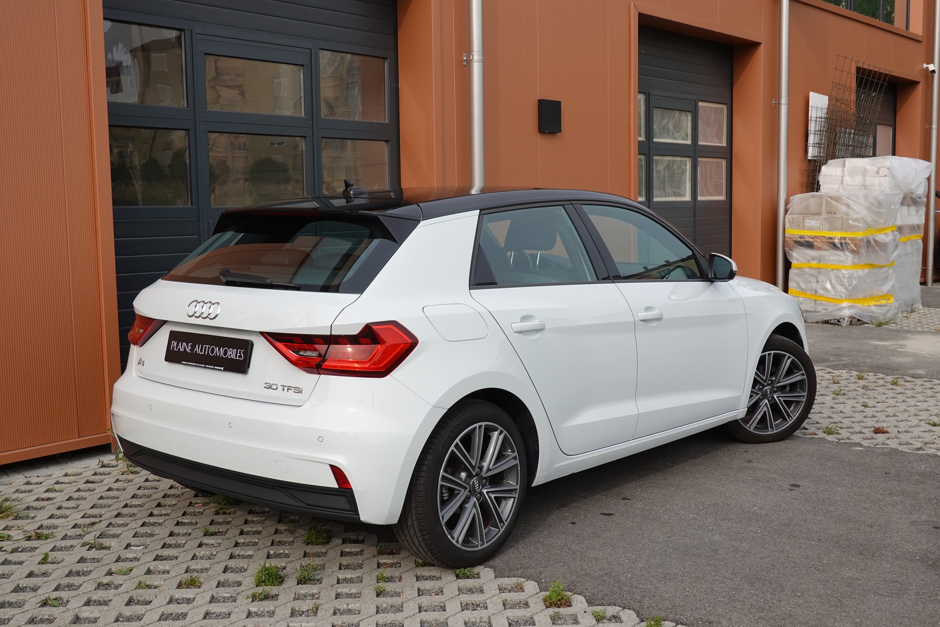 AUDI A1 Sportback 30 TFSI S Line S-tronic - "CH Auto * S-Line Inté & Exté * Service Gratuit * Jantes 17 * Temp. Adapt"-image-6