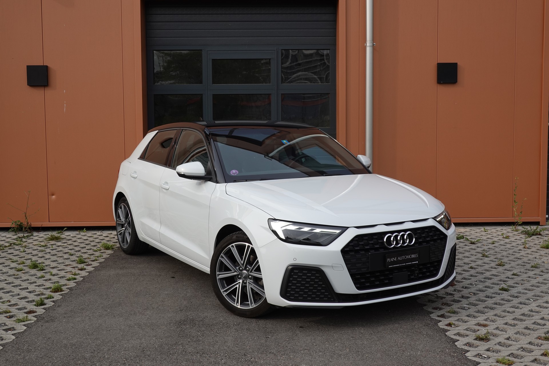 AUDI A1 Sportback 30 TFSI S Line S-tronic - "CH Auto * S-Line Inté & Exté * Service Gratuit * Jantes 17 * Temp. Adapt"-image-0