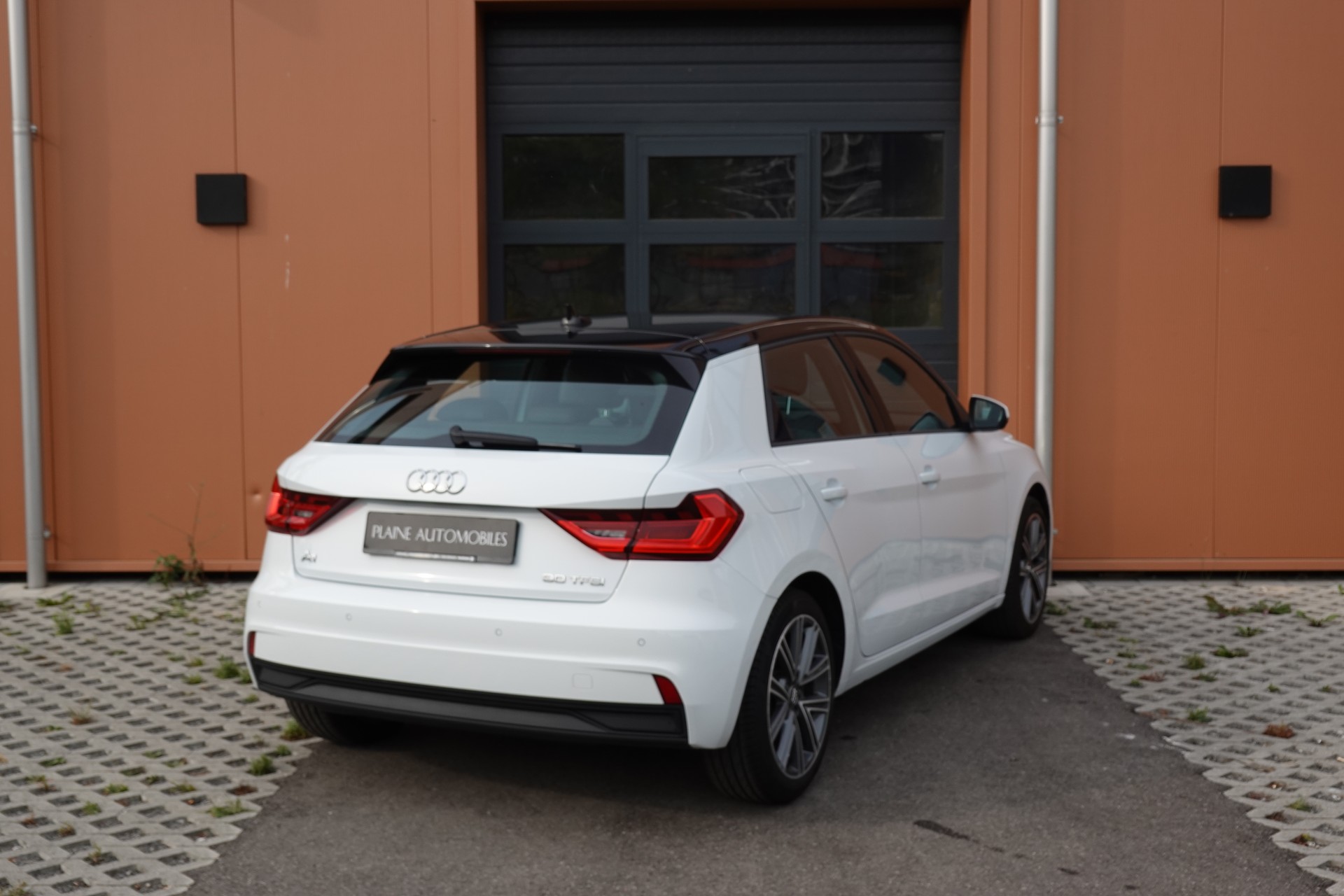 AUDI A1 Sportback 30 TFSI S Line S-tronic - "CH Auto * S-Line Inté & Exté * Service Gratuit * Jantes 17 * Temp. Adapt"-image-7