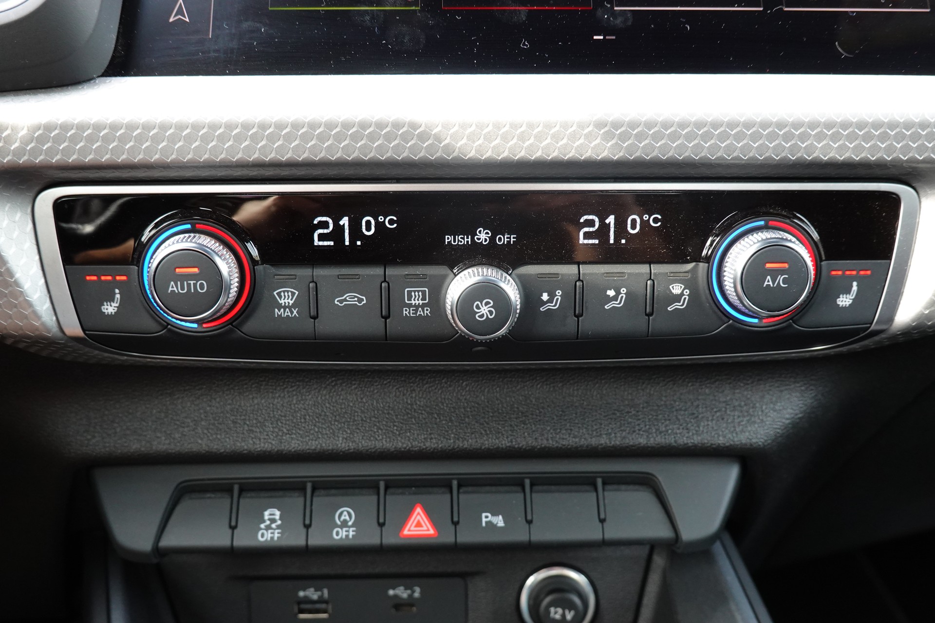 AUDI A1 Sportback 30 TFSI S Line S-tronic - "CH Auto * S-Line Inté & Exté * Service Gratuit * Jantes 17 * Temp. Adapt"-image-15