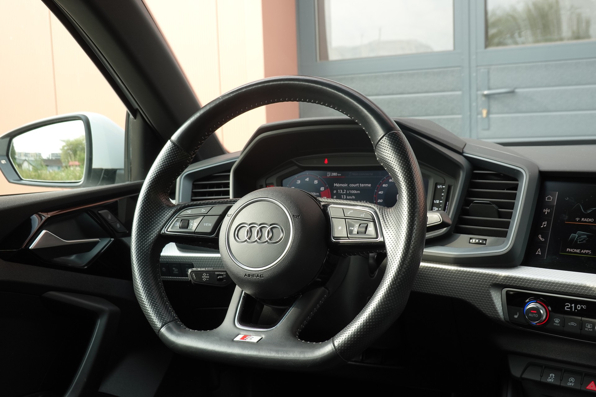 AUDI A1 Sportback 30 TFSI S Line S-tronic - "CH Auto * S-Line Inté & Exté * Service Gratuit * Jantes 17 * Temp. Adapt"-image-11