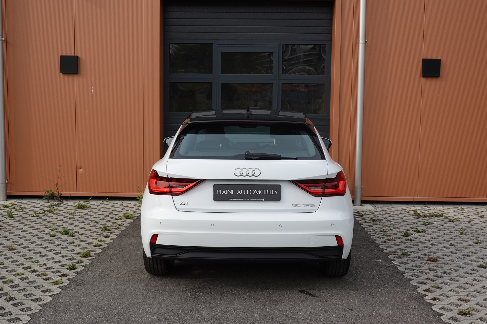 AUDI A1 Sportback 30 TFSI S Line S-tronic - "CH Auto * S-Line Inté & Exté * Service Gratuit * Jantes 17 * Temp. Adapt"-image-8