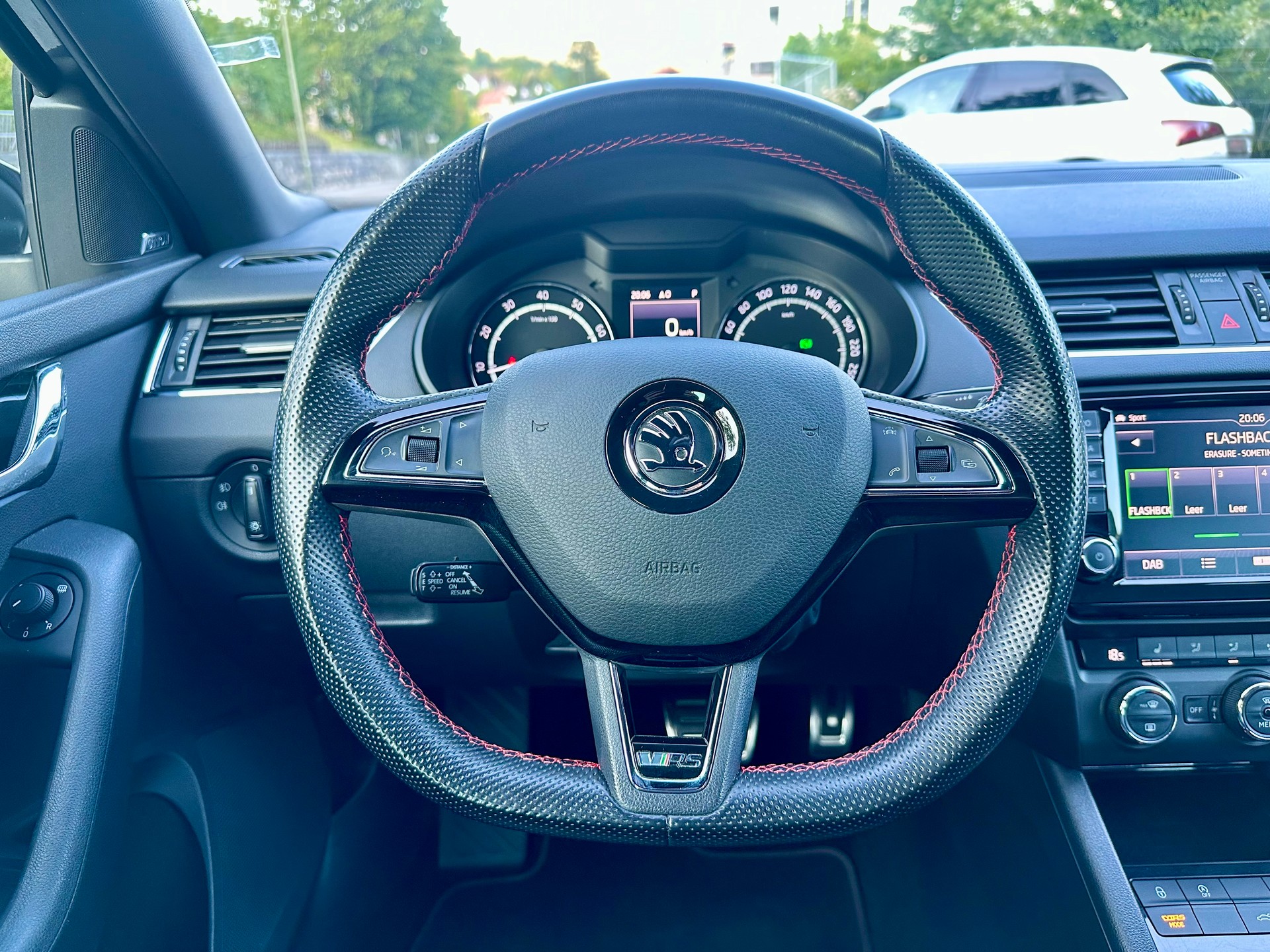 SKODA Octavia Combi 2.0 TSI RS 230 DSG-image-14