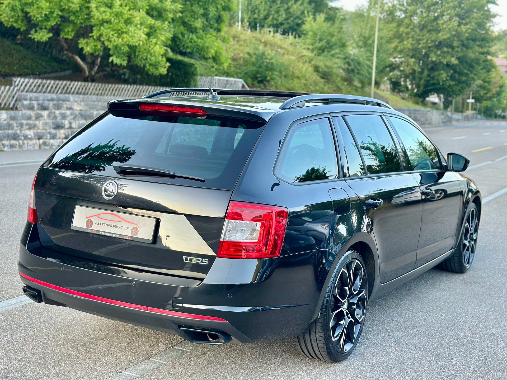 SKODA Octavia Combi 2.0 TSI RS 230 DSG-image-6