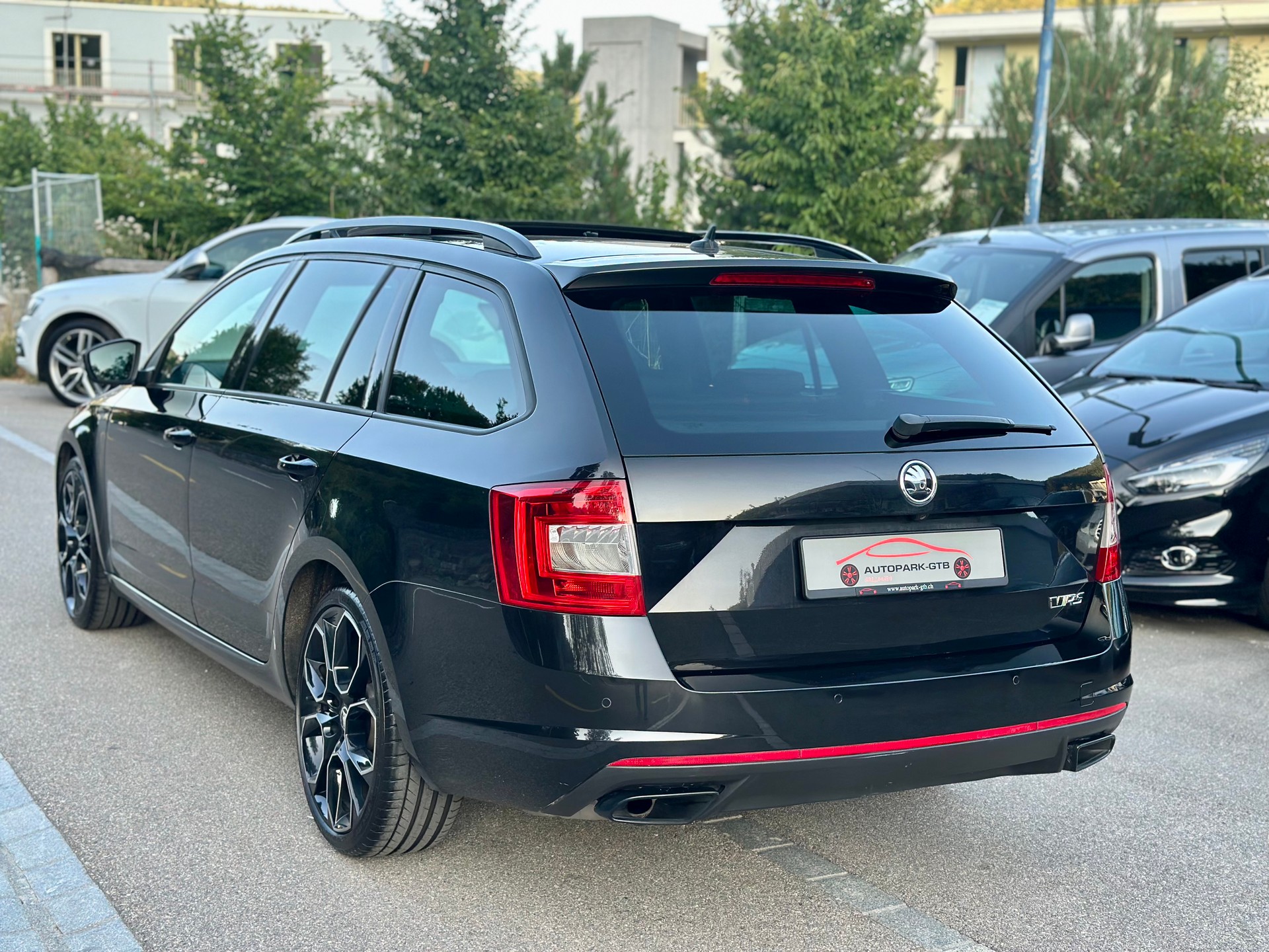 SKODA Octavia Combi 2.0 TSI RS 230 DSG-image-5