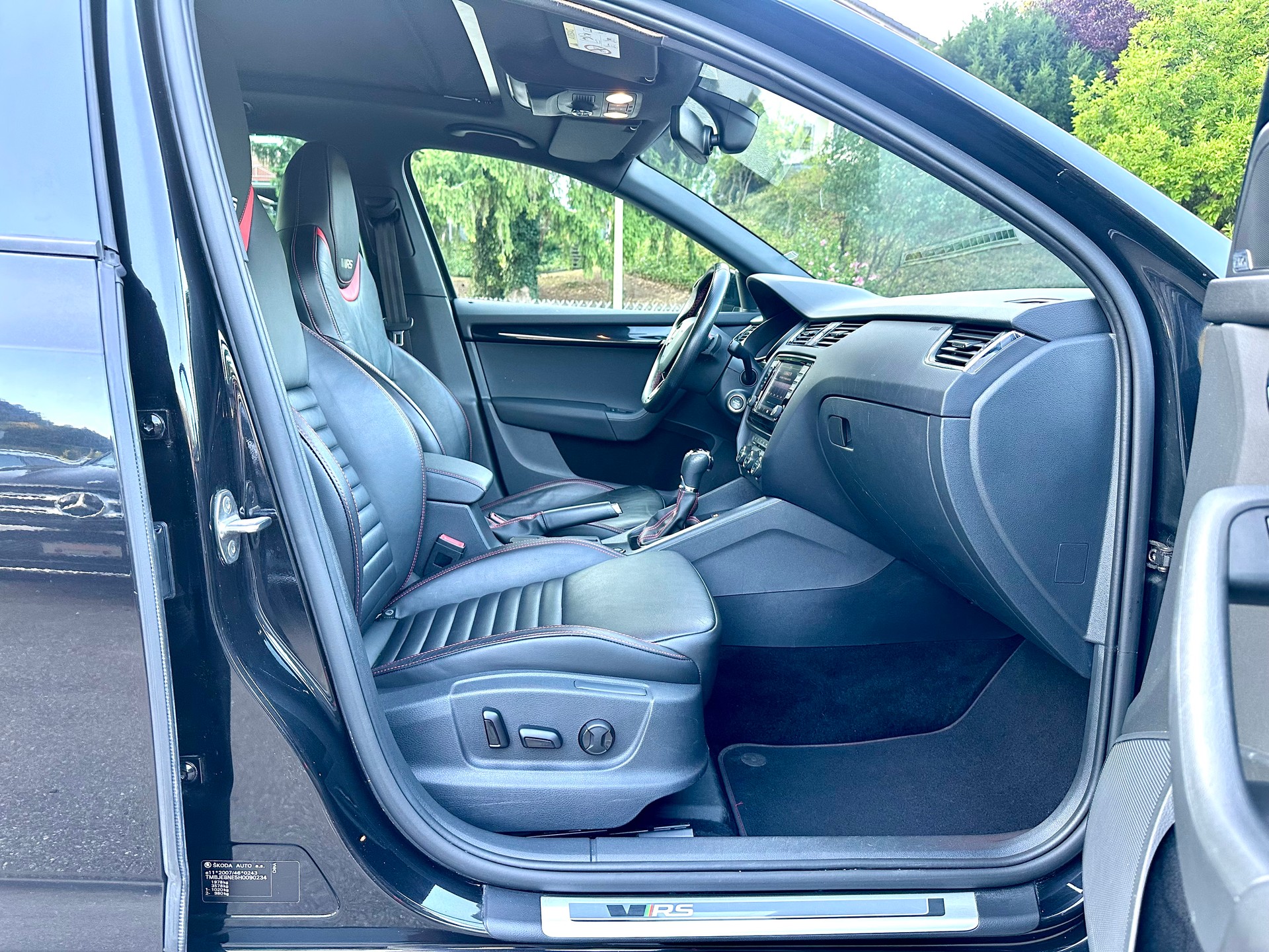 SKODA Octavia Combi 2.0 TSI RS 230 DSG-image-11