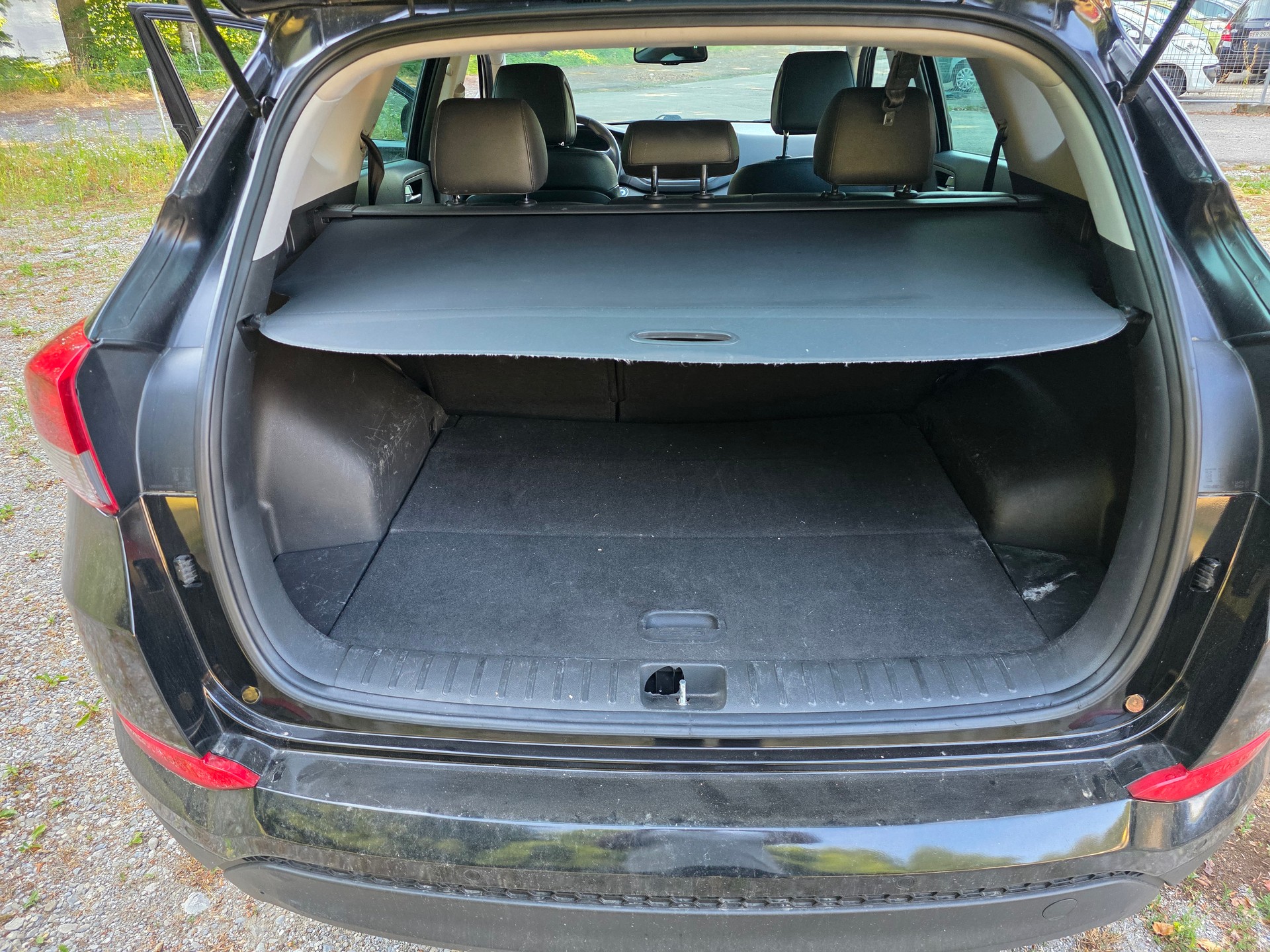 HYUNDAI Tucson 2.0 CRDI Launch Edition 4WD Automatic-image-14