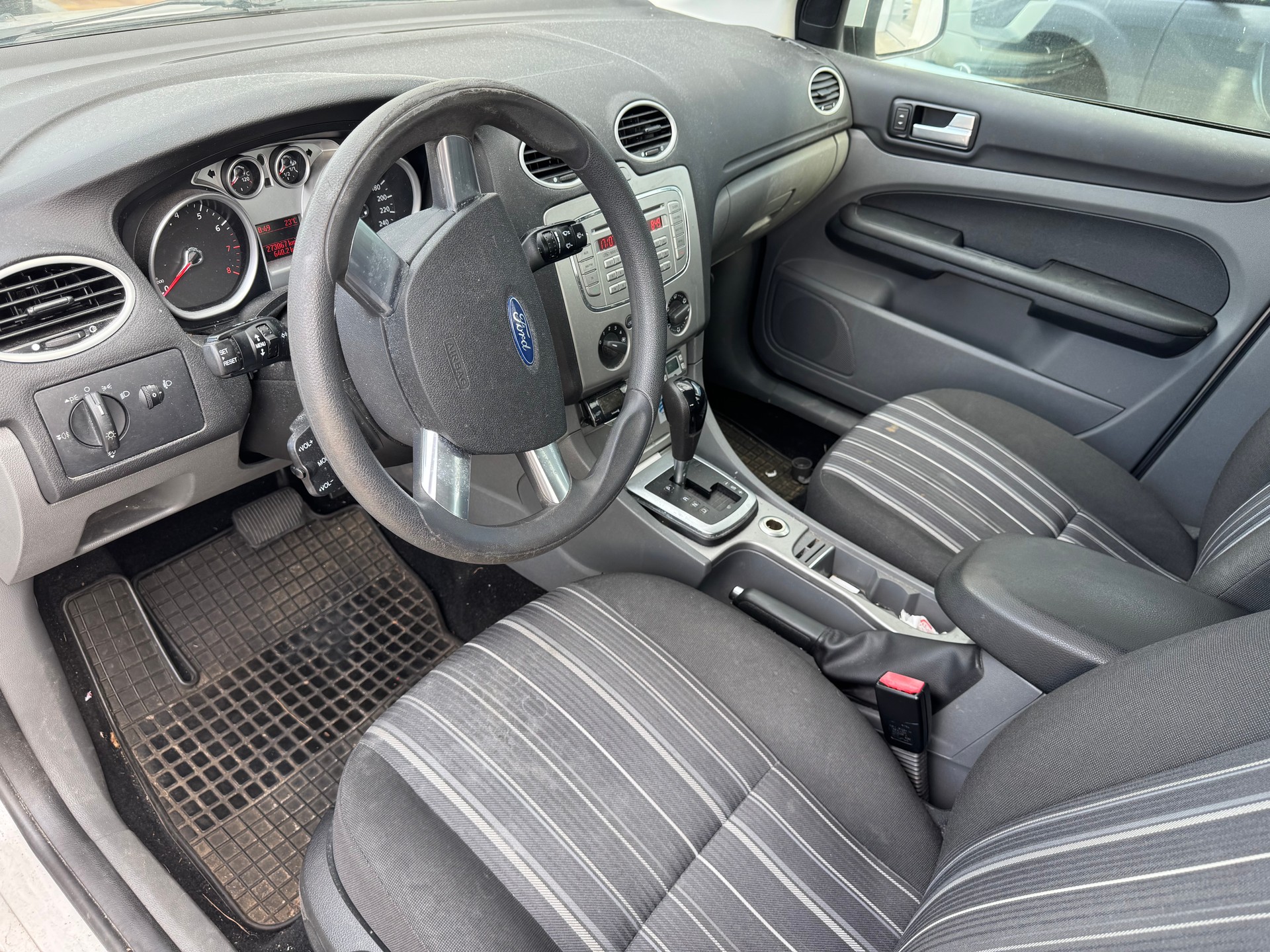 FORD Focus 1.6i Ambiente-image-4