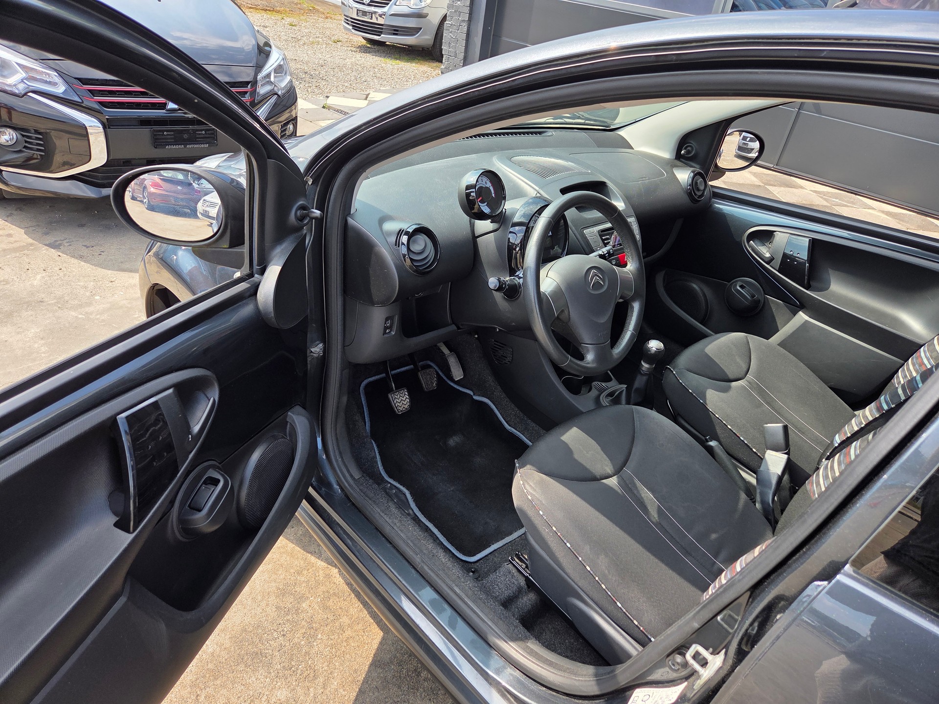 CITROEN C1 1.0i Attraction-image-8