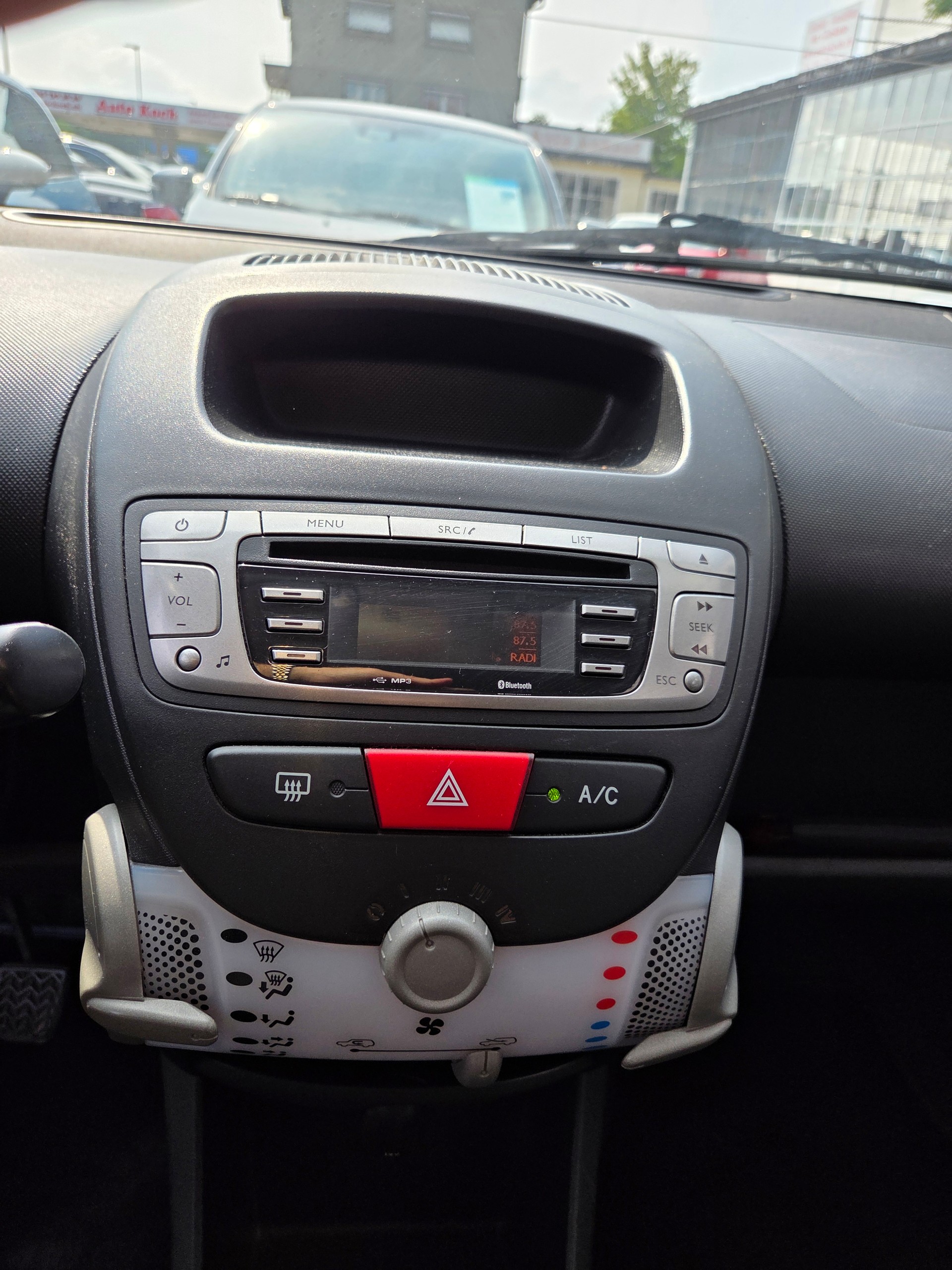 CITROEN C1 1.0i Attraction-image-12