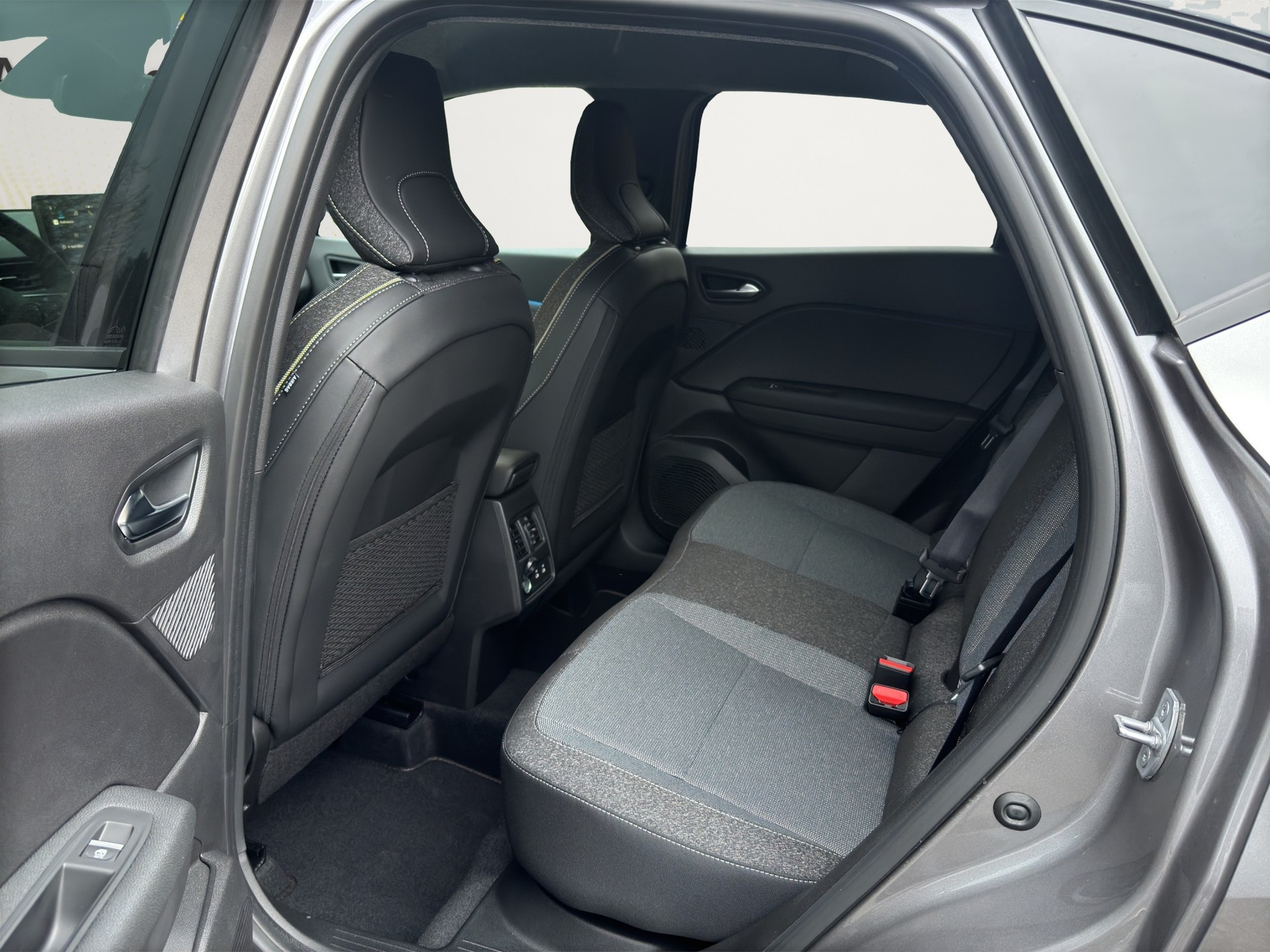 RENAULT Captur 1.8 E-Tech 160 Techno Aut.-image-14