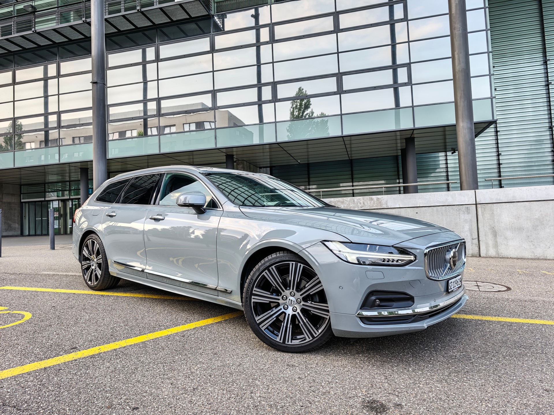 VOLVO 2.0 B4 Ultimate Bright-image-0