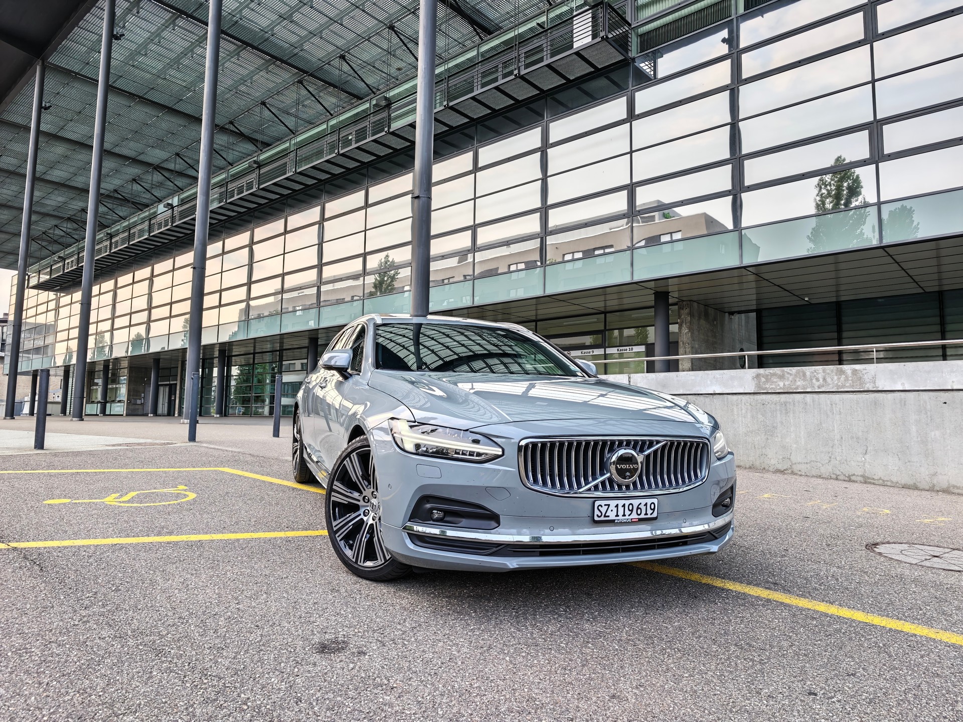 VOLVO 2.0 B4 Ultimate Bright-image-1