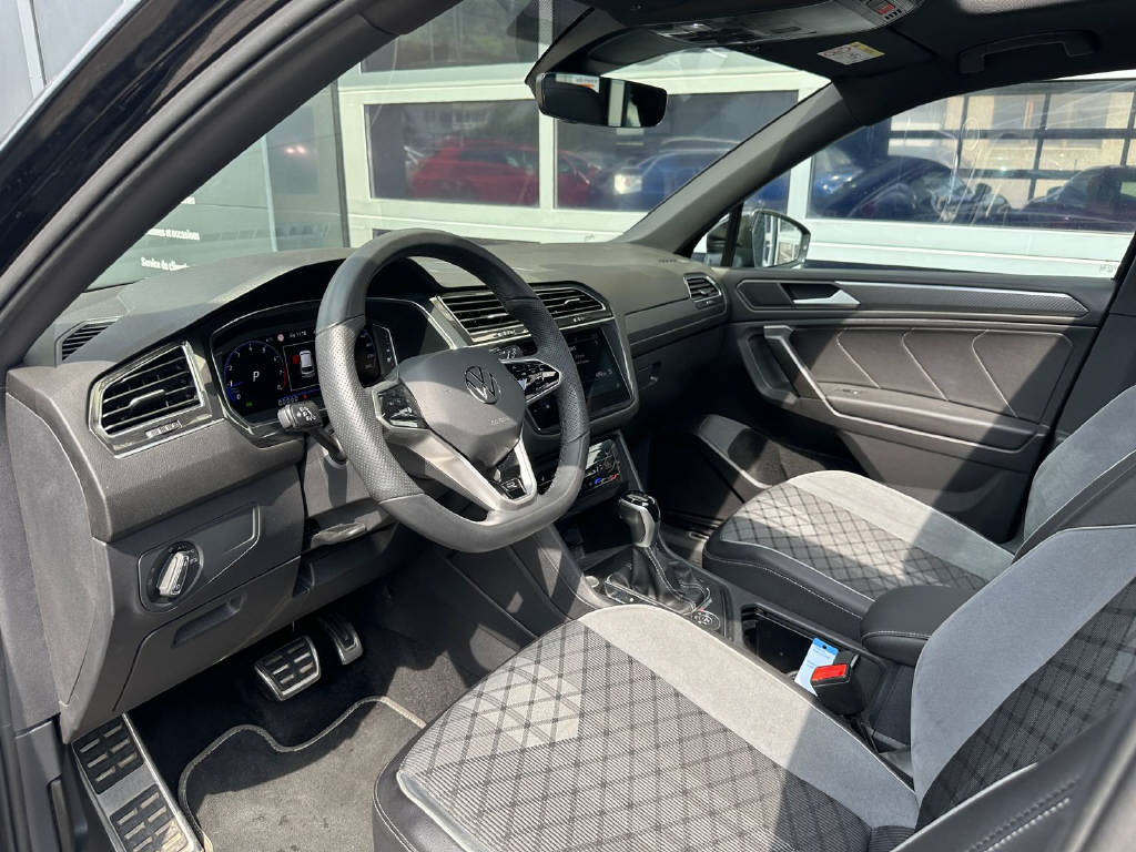 VW Tiguan Allspace 2.0 TSI R-Line DSG - CH-image-5