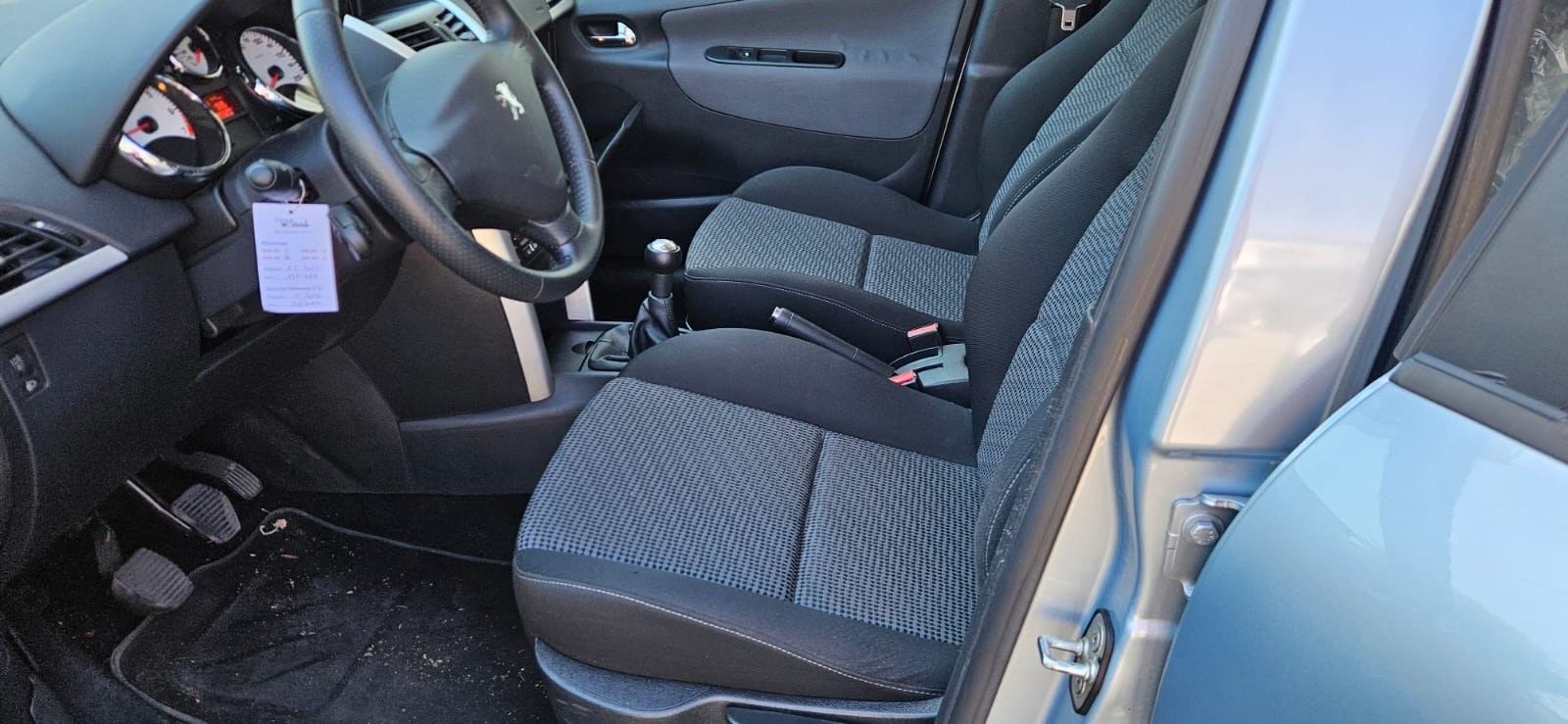 PEUGEOT 207 1.6 16V Lion Edition-image-8
