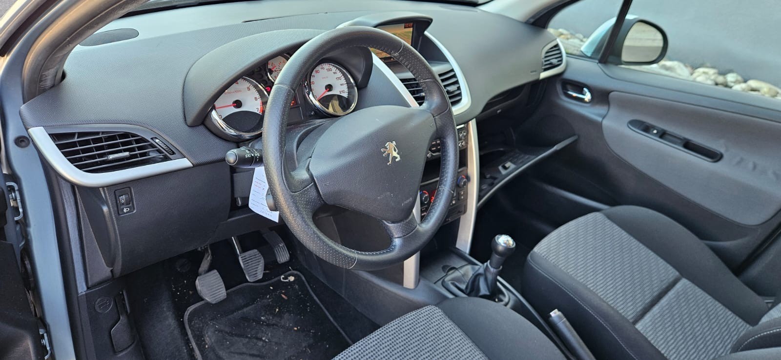 PEUGEOT 207 1.6 16V Lion Edition-image-7