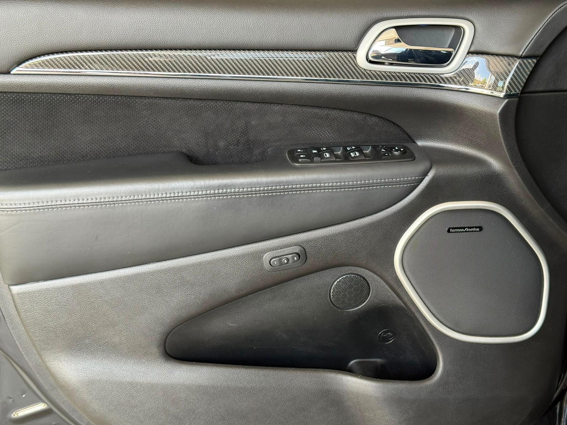 JEEP Grand Cherokee 6.4 V8 HEMI SRT8 Automatic-image-5
