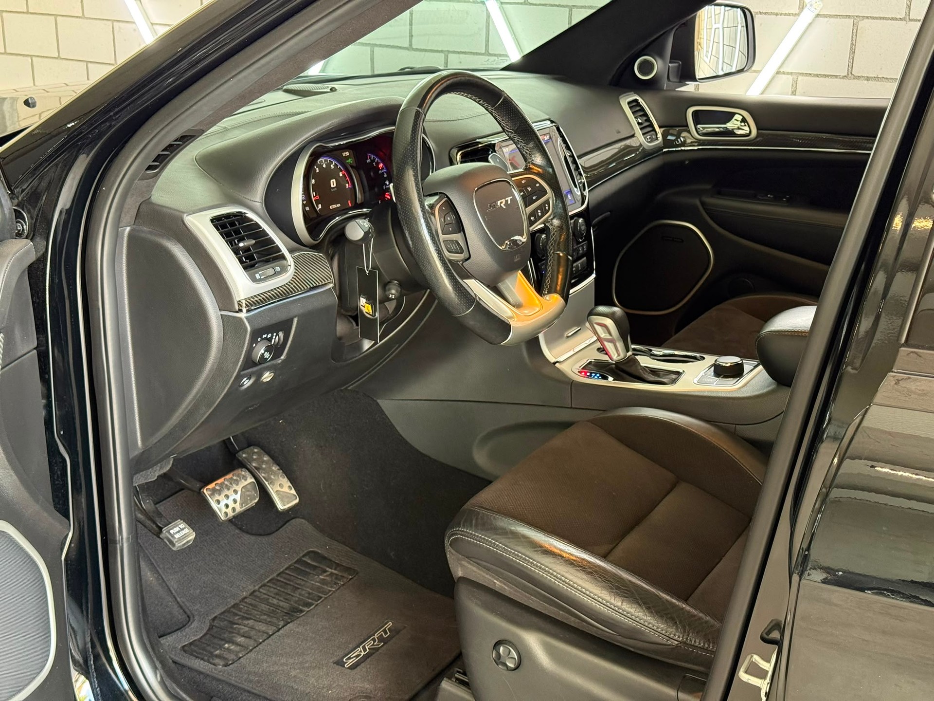 JEEP Grand Cherokee 6.4 V8 HEMI SRT8 Automatic-image-4