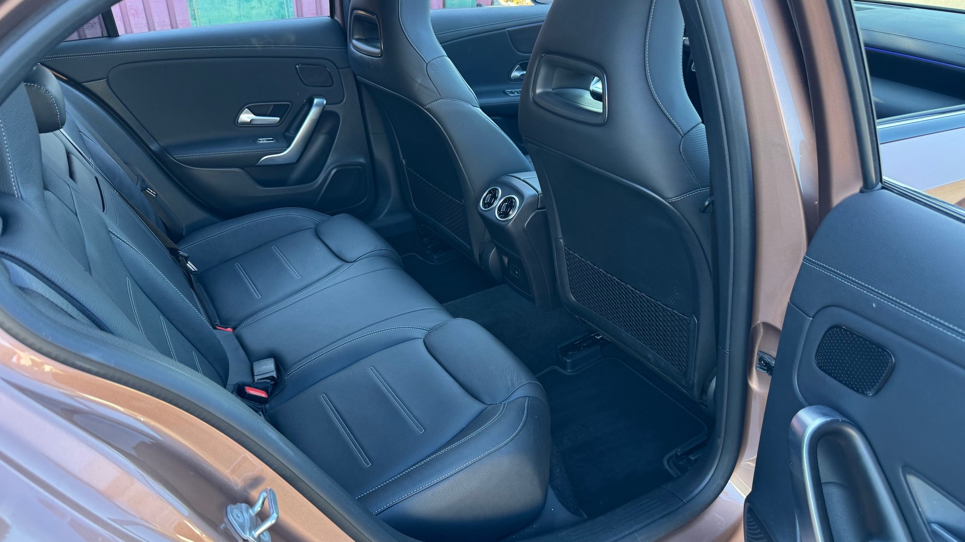 MERCEDES-BENZ A 35 AMG 4Matic Speedshift-image-15