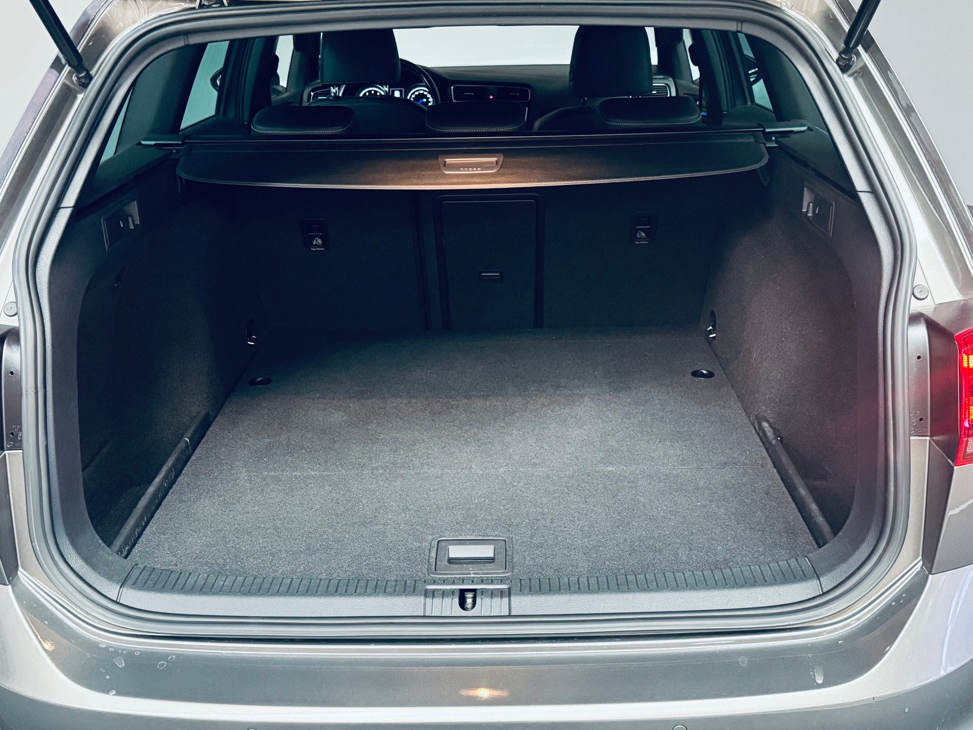 VW Golf Variant 2.0 TSI R360S 4 Motion DSG-image-10