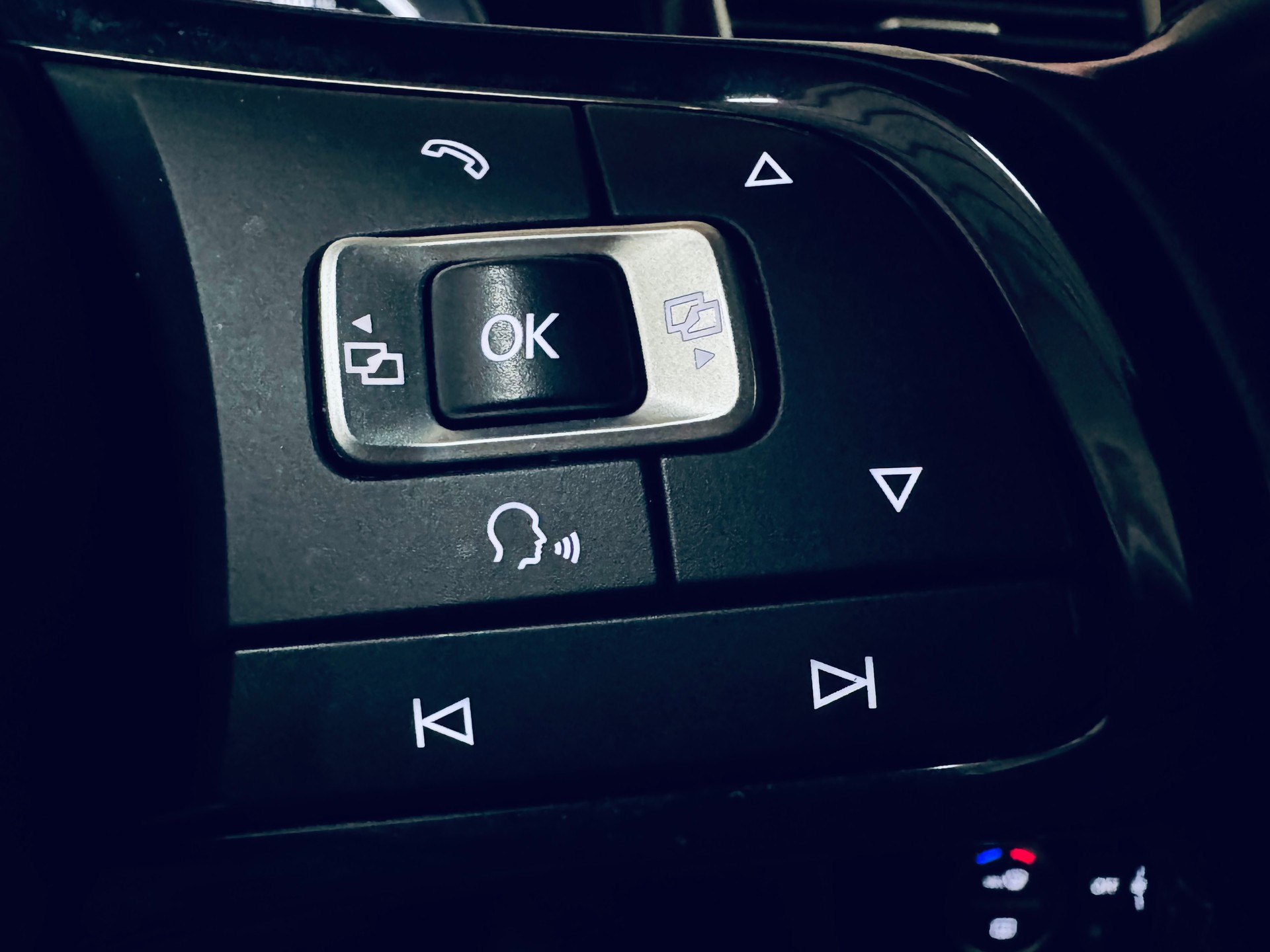 VW Golf Variant 2.0 TSI R360S 4 Motion DSG-image-24