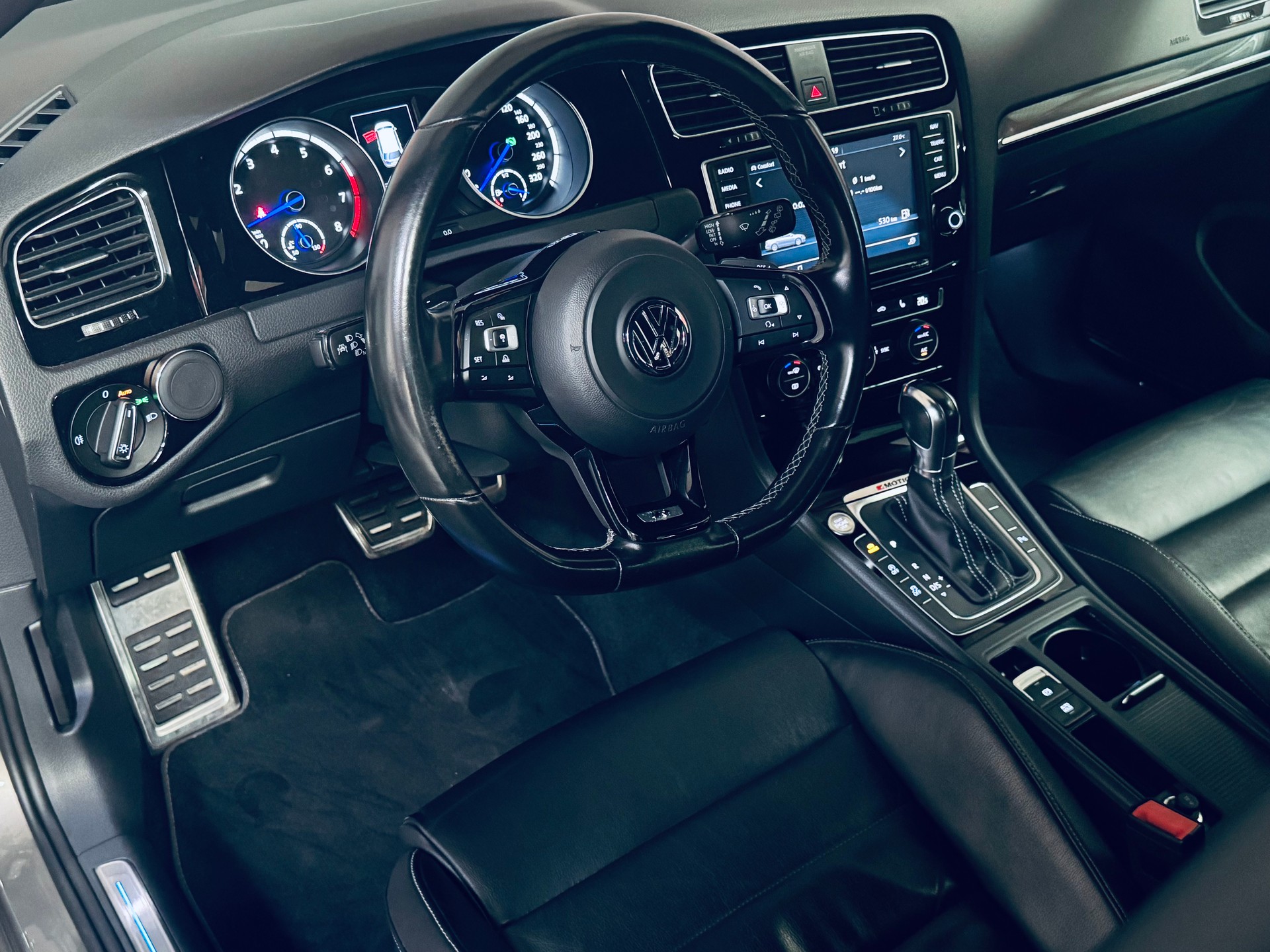 VW Golf Variant 2.0 TSI R360S 4 Motion DSG-image-12