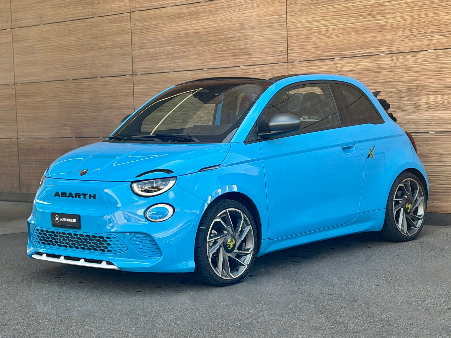 FIAT Abarth Cabrio 500e Turismo - Poison Blue --image-0