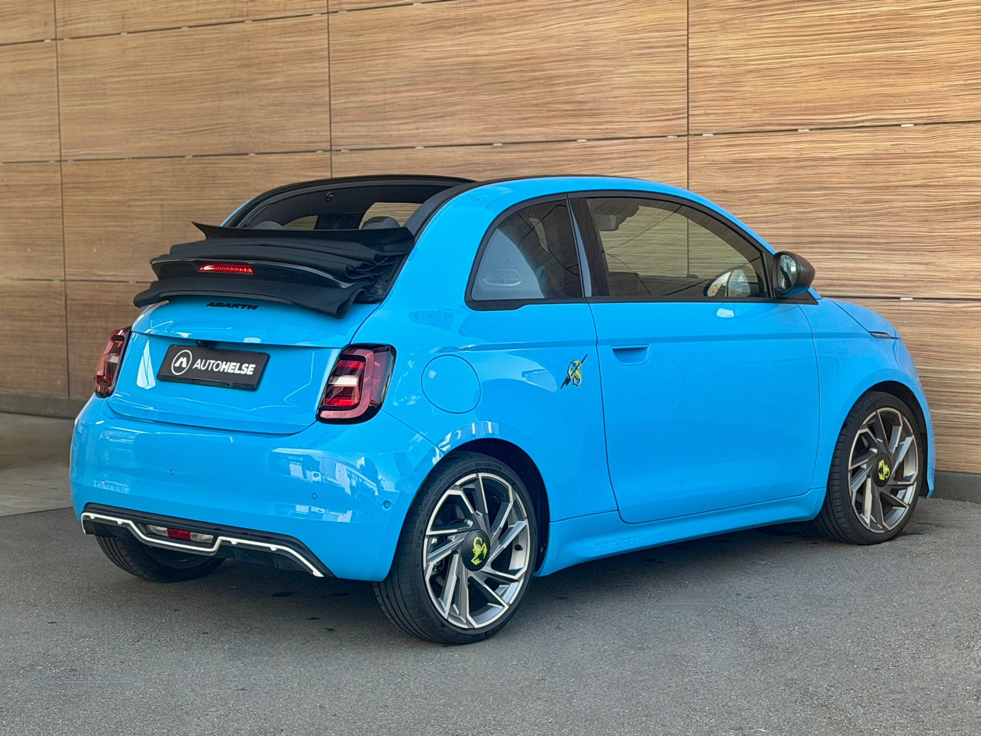 FIAT Abarth Cabrio 500e Turismo - Poison Blue --image-4